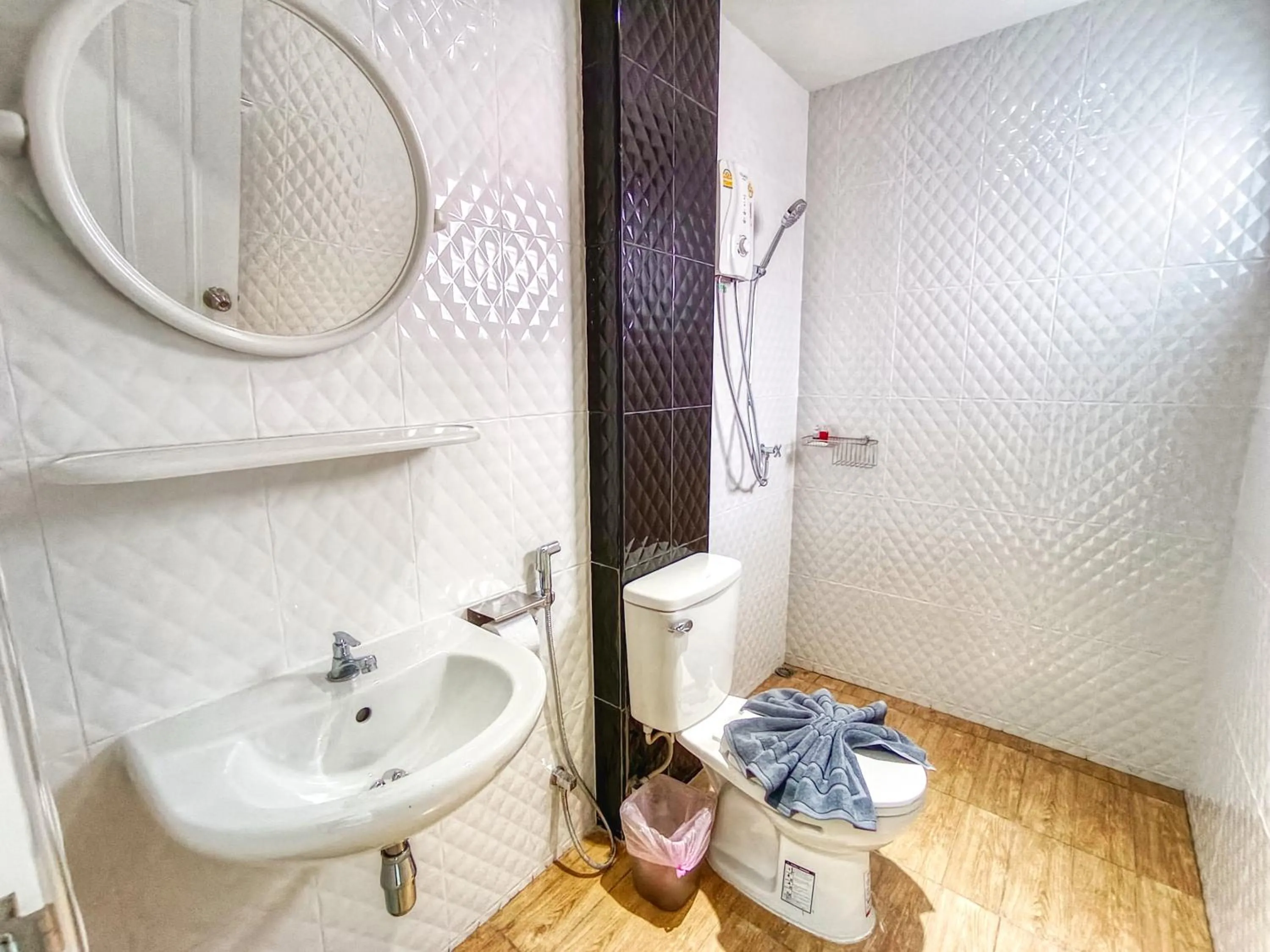 Shower in Sailor Hotel Pattaya