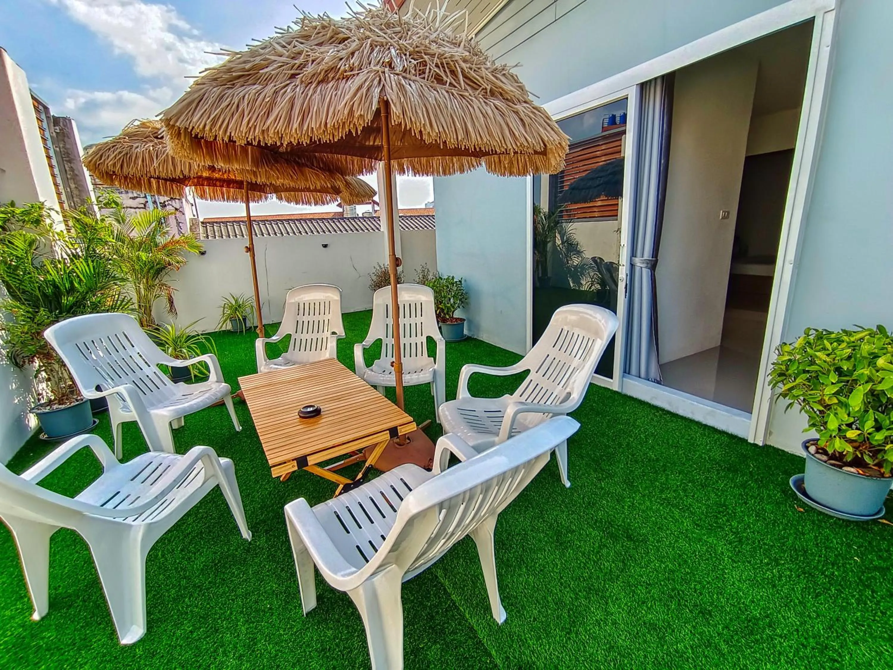Patio in Sailor Hotel Pattaya
