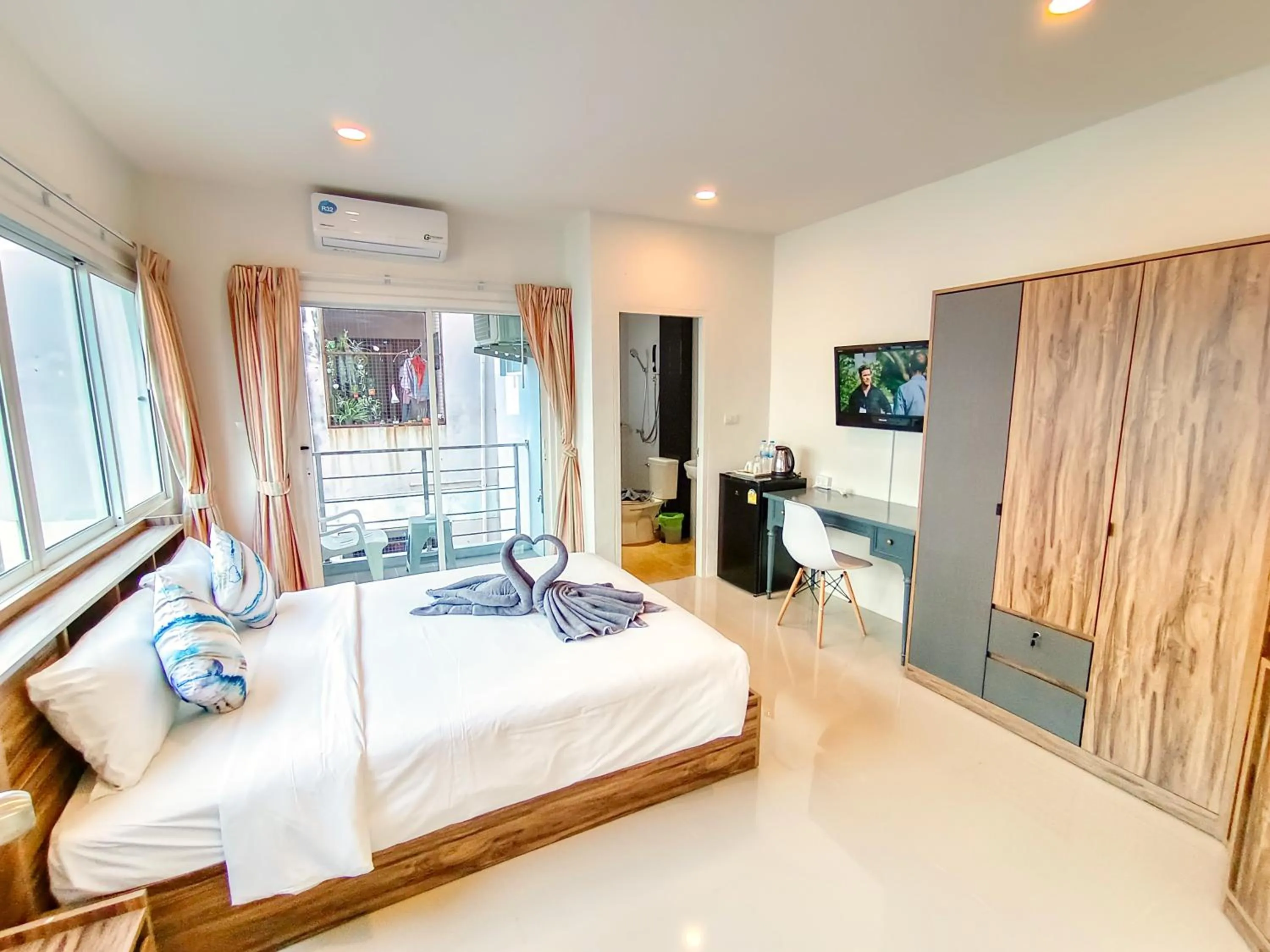 TV and multimedia, Bed in Sailor Hotel Pattaya