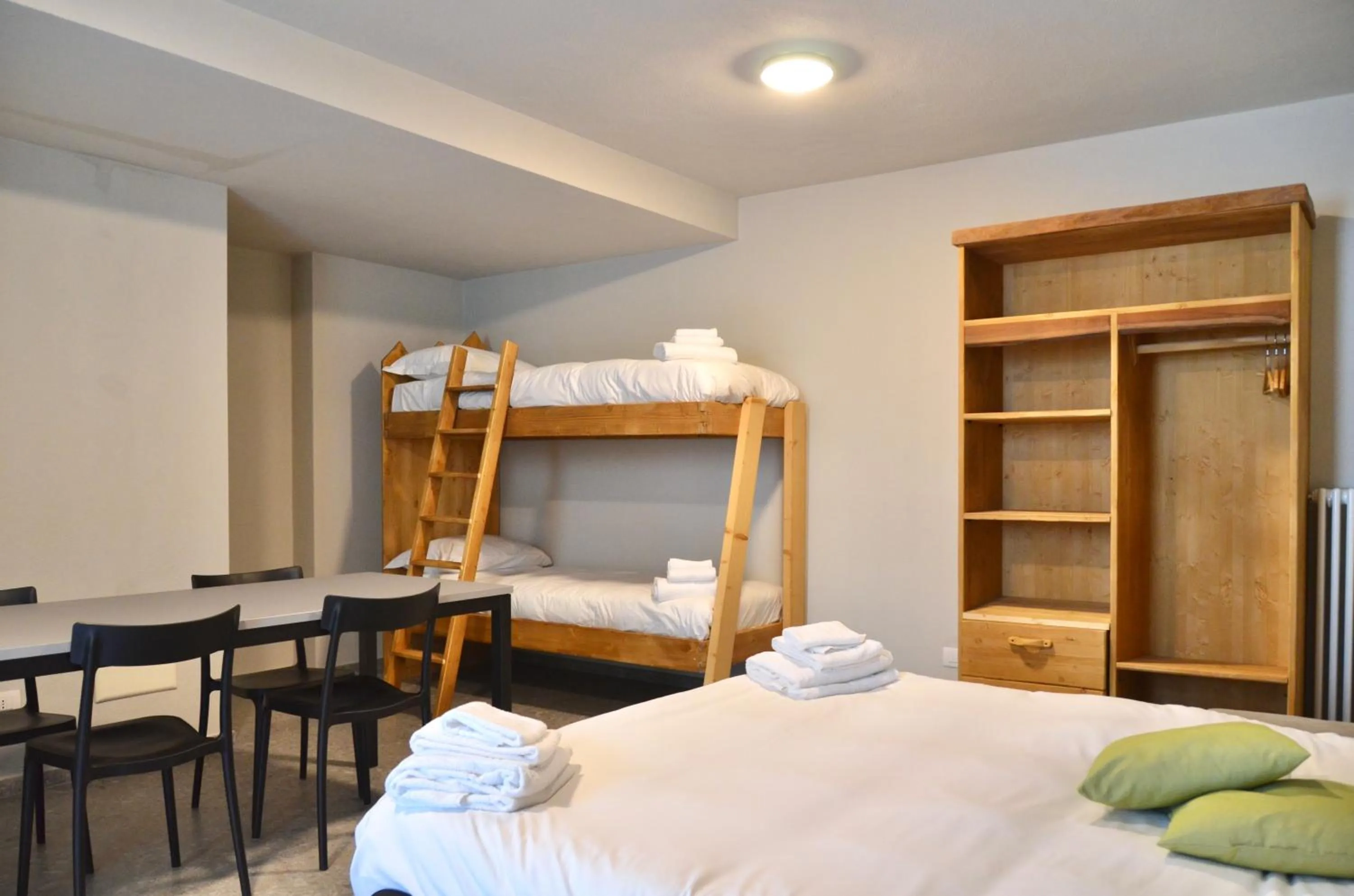 Photo of the whole room, Bed in Case Verdi