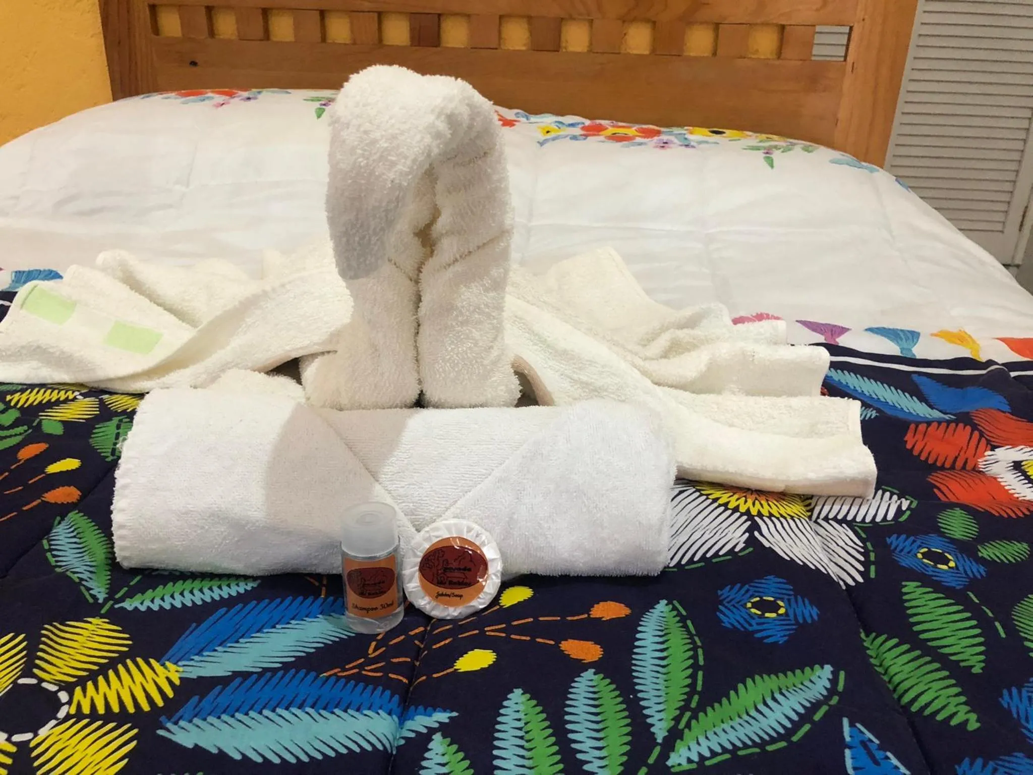 towels, Bed in Los Robles