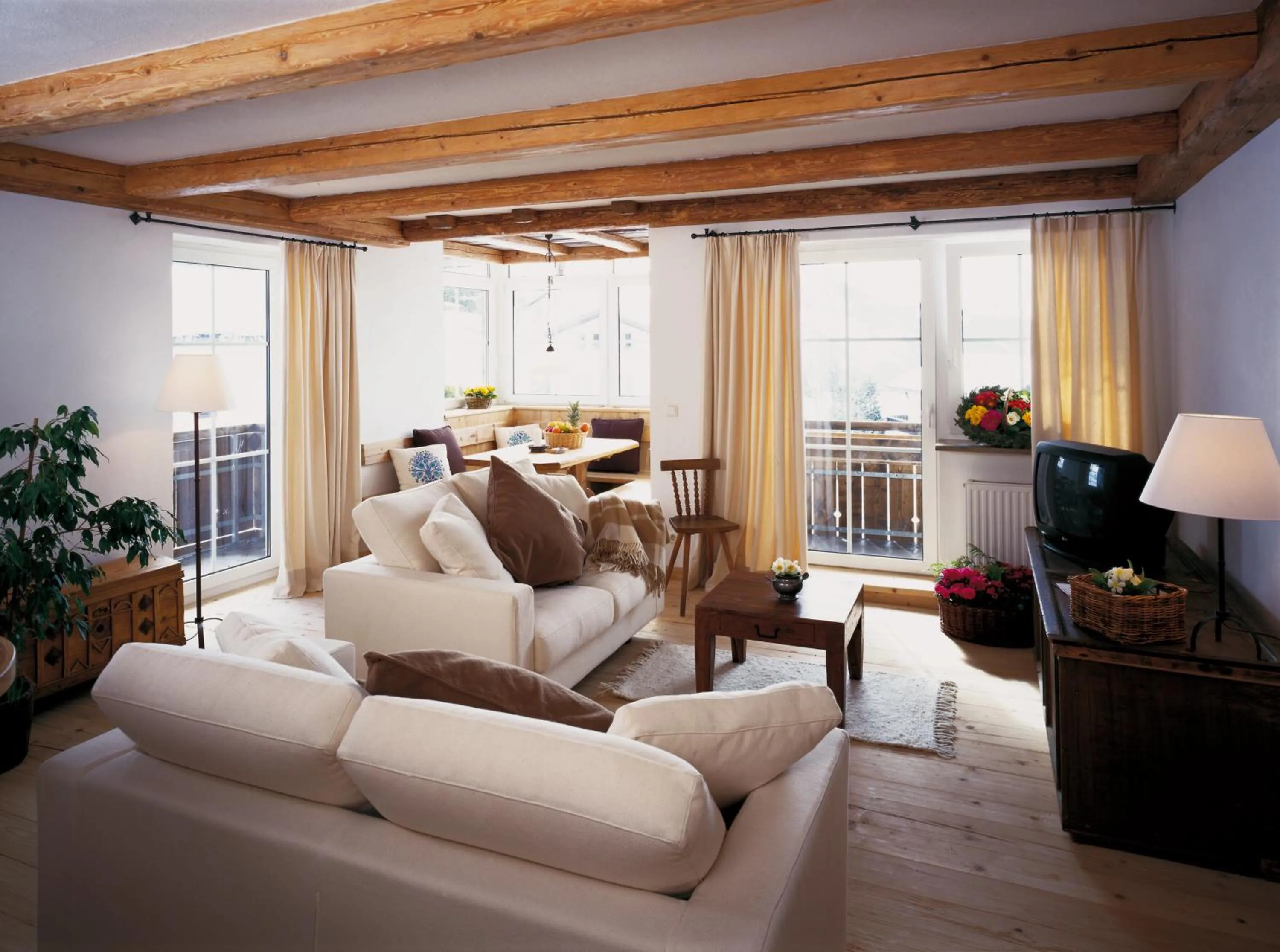 Chalet Jochpass Ferienwohnungen by HOTEL LANIG - Ferienwohnungen mit Zugang zum WellnessSpa im Hotel Lanig