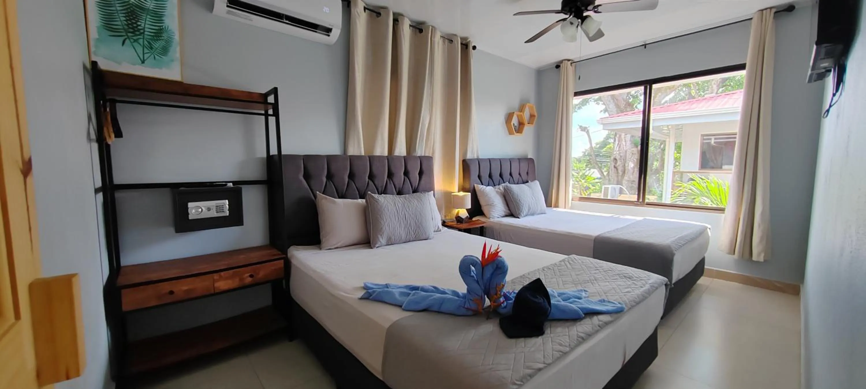 Property building, Bed in Ballena Rey Hotel