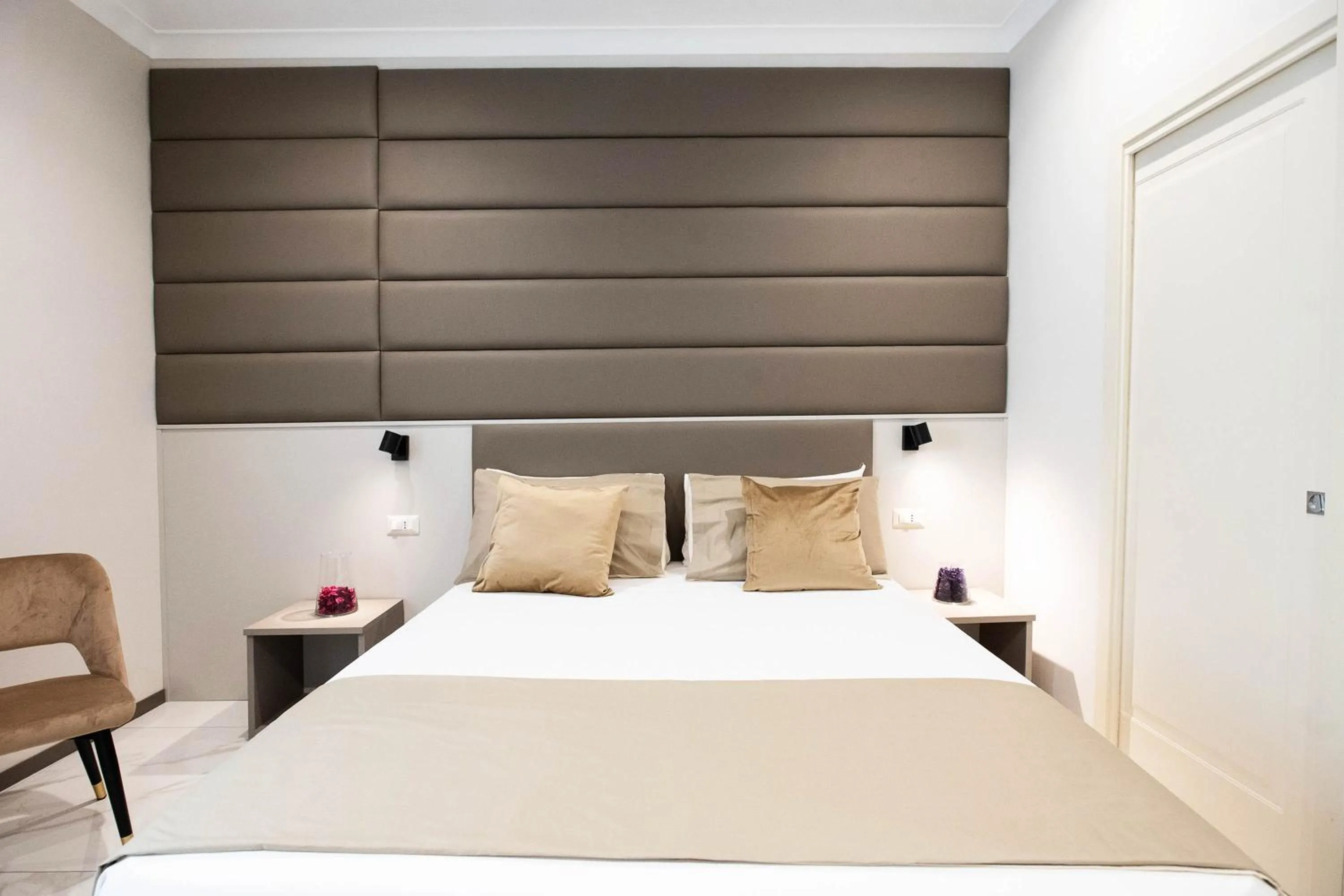 Bedroom, Bed in Imperatrice Suites