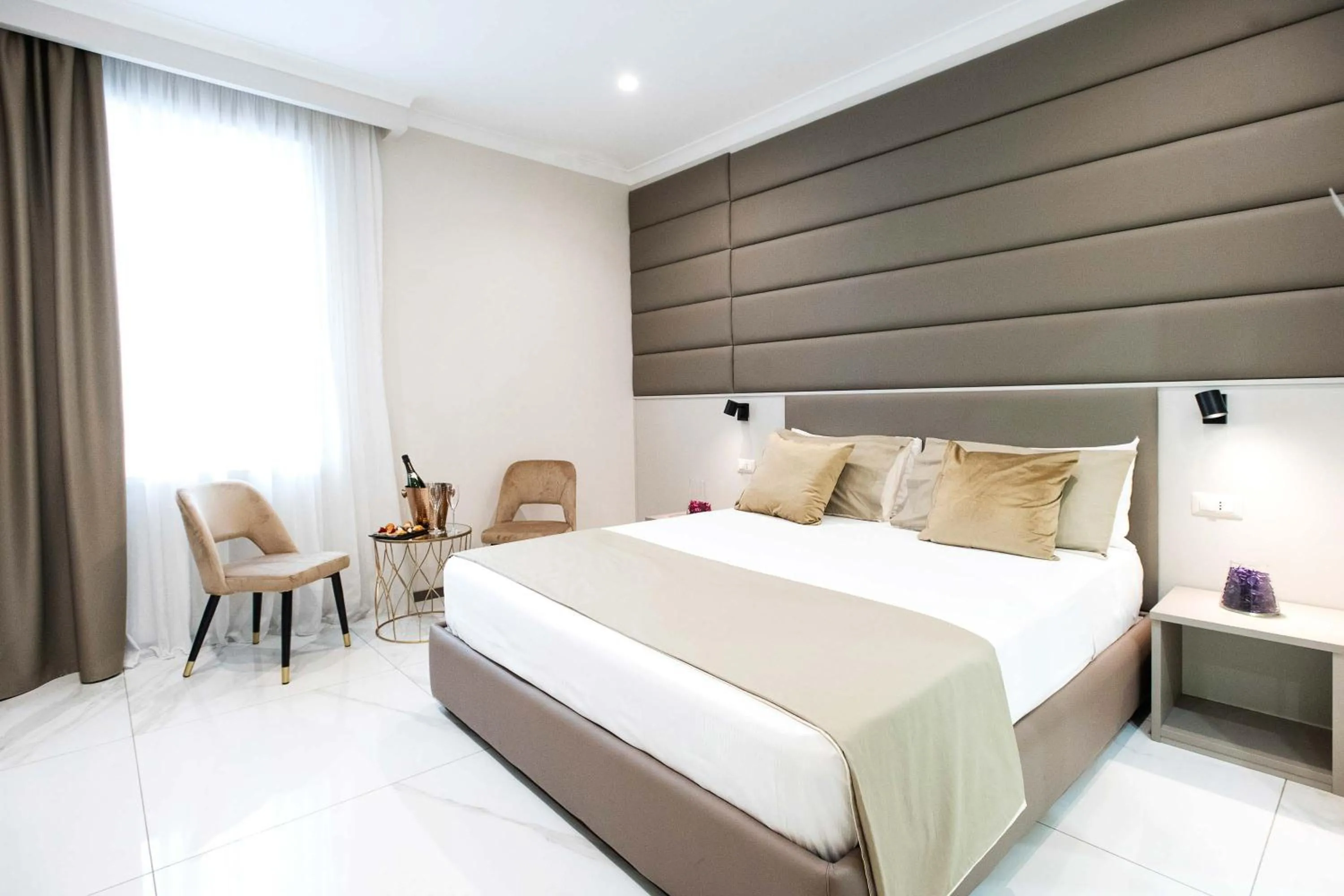 Bedroom, Bed in Imperatrice Suites