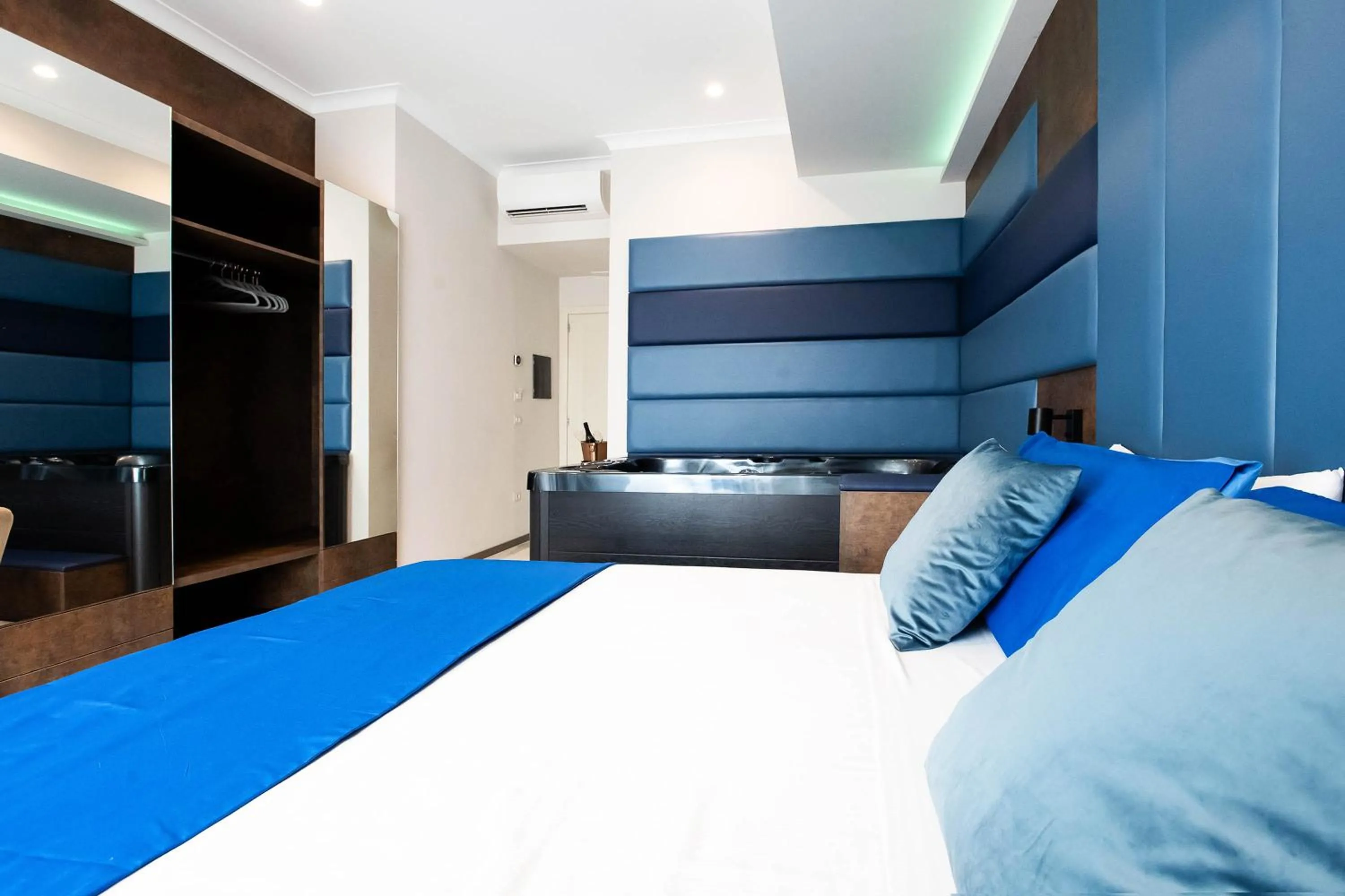 Bed in Imperatrice Suites