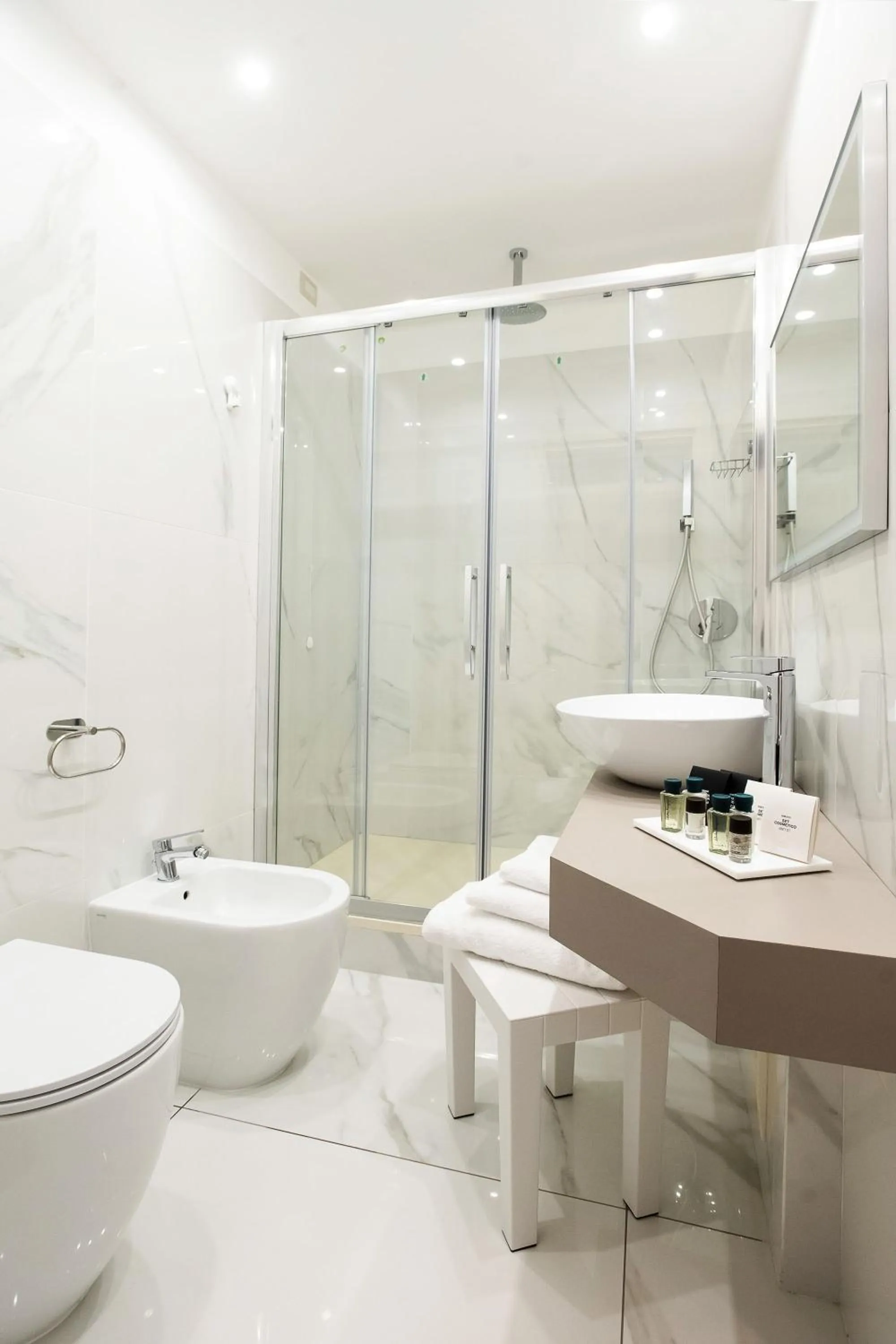 Shower in Imperatrice Suites