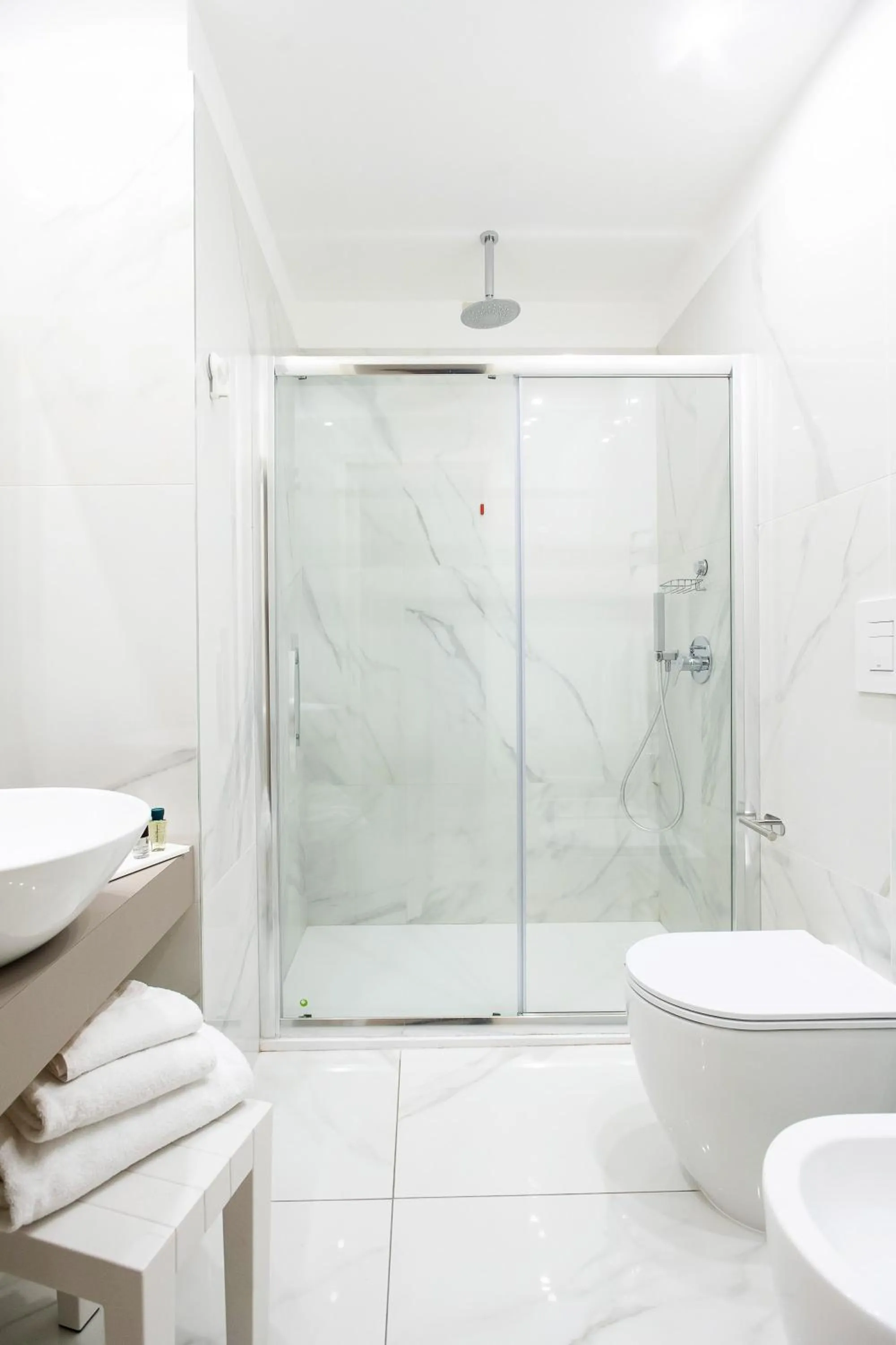 Shower in Imperatrice Suites