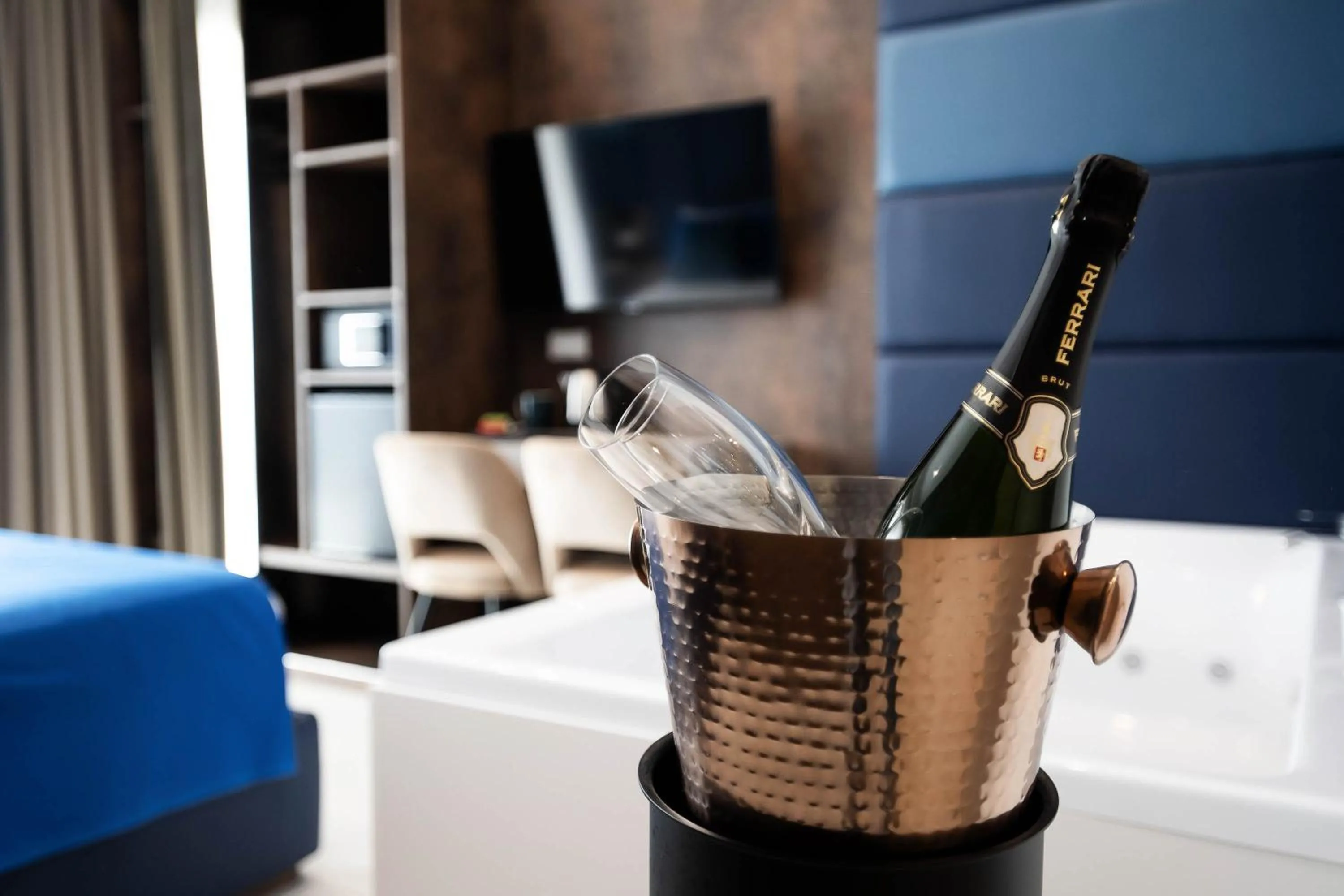 Drinks in Imperatrice Suites