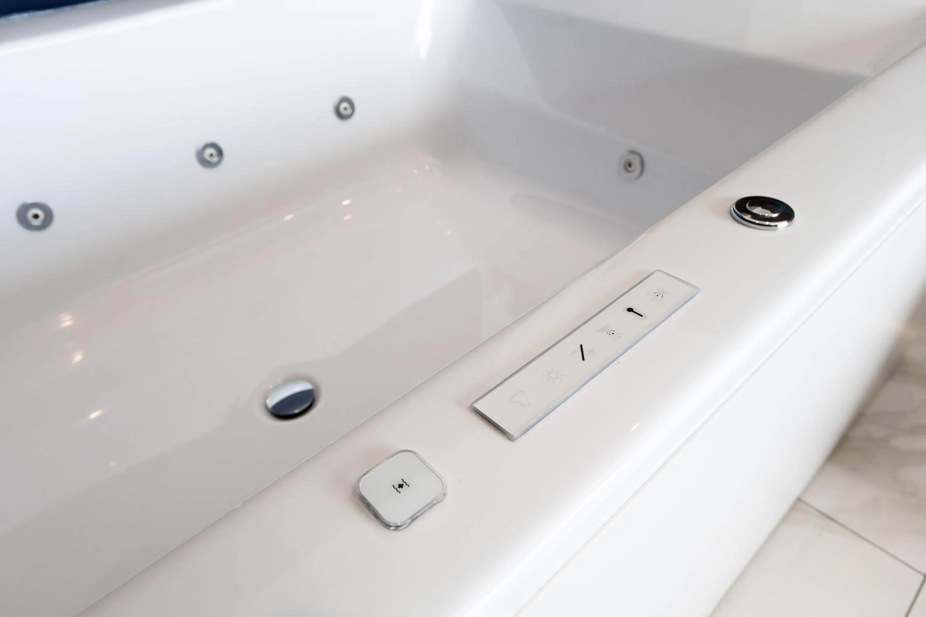 Hot Tub in Imperatrice Suites