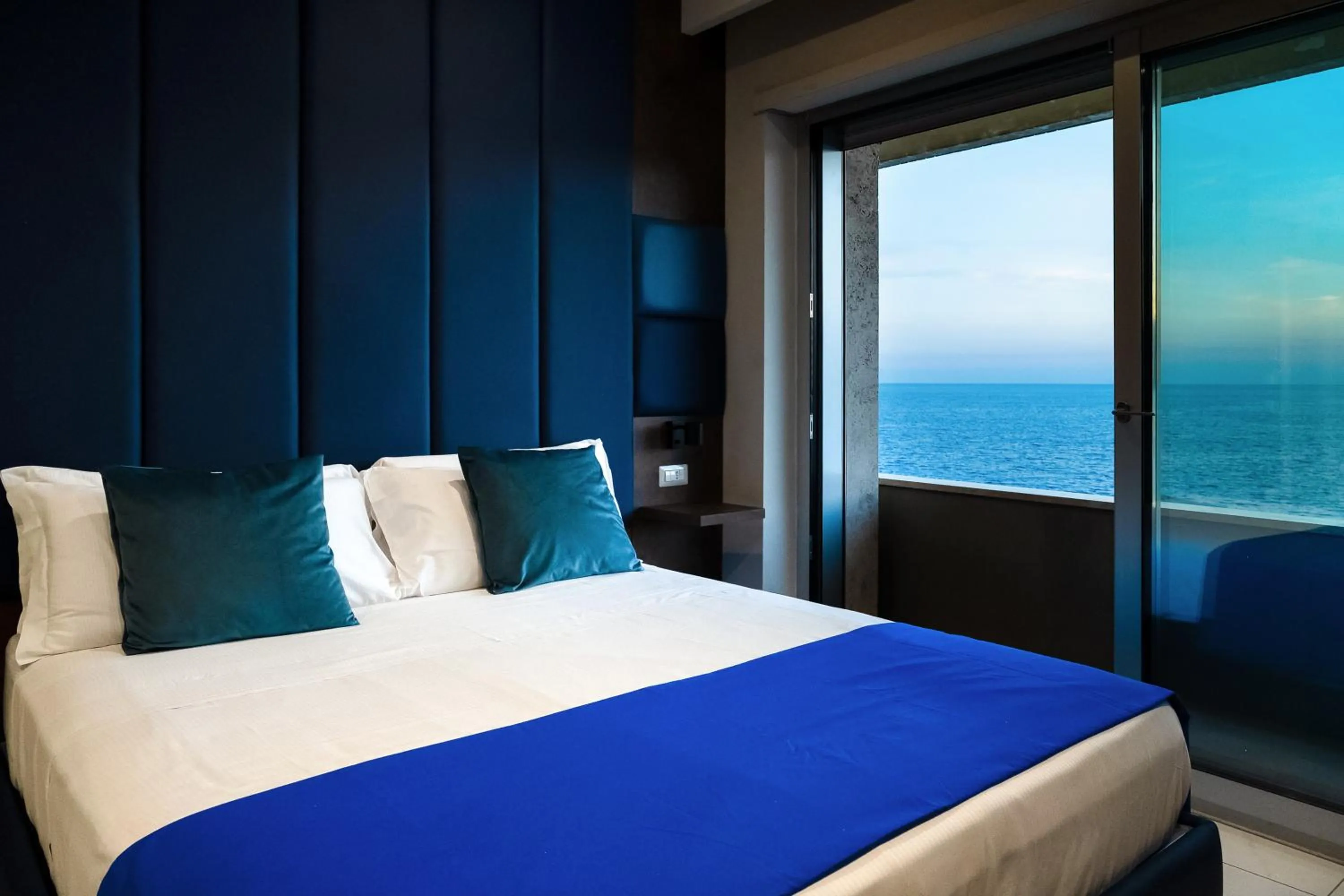 Bedroom, Bed in Imperatrice Suites