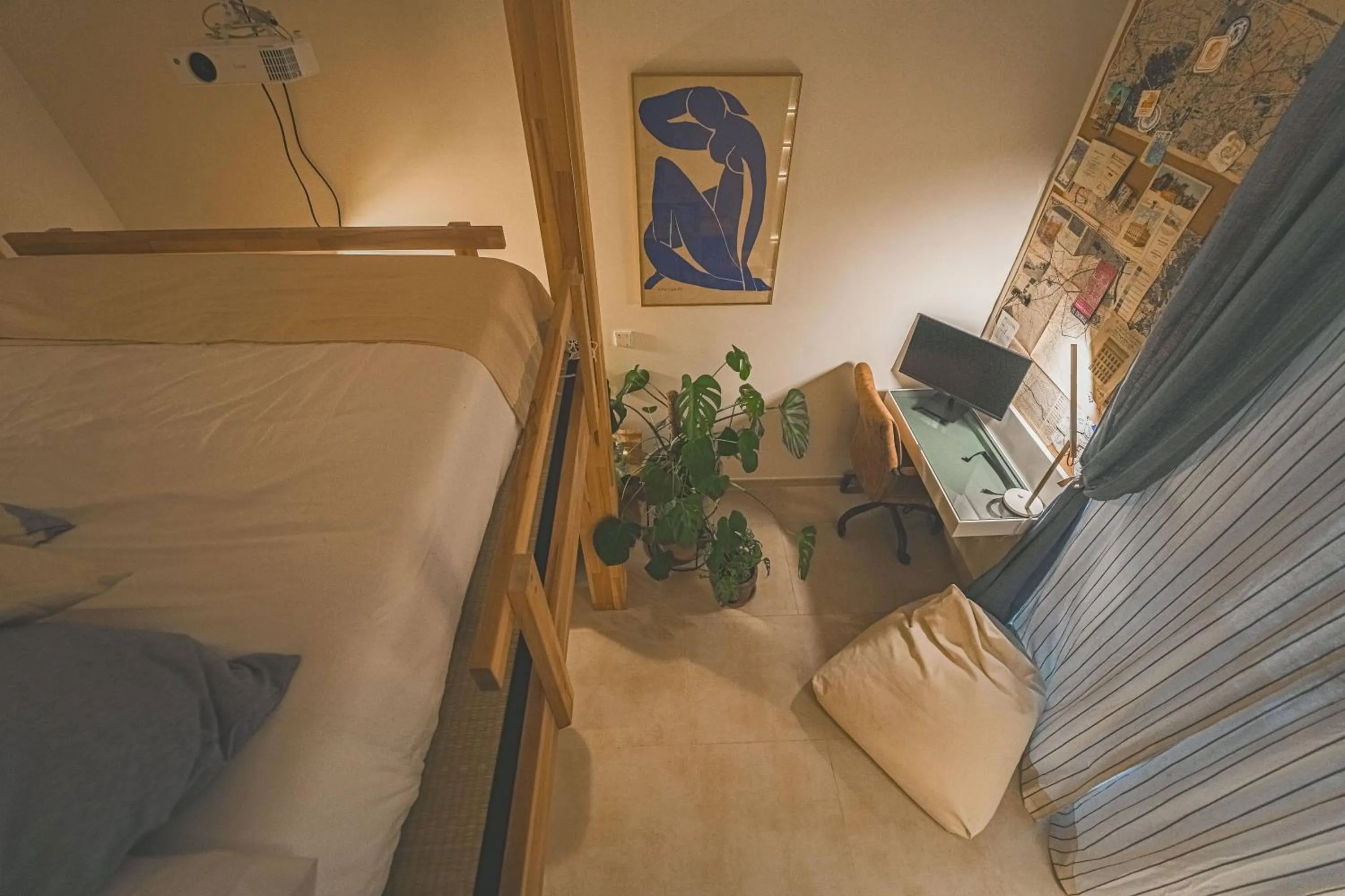 Bed in 4 Bears Studios