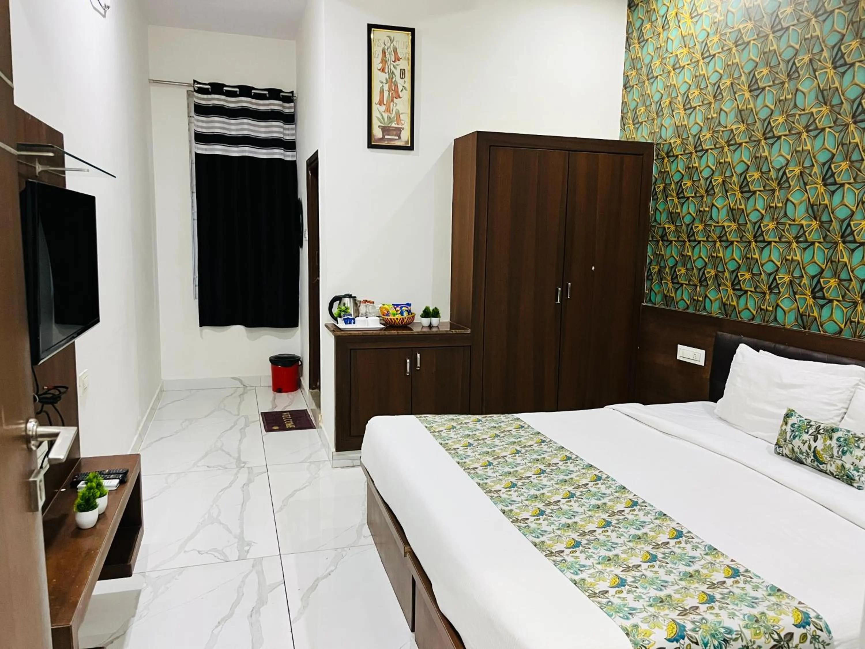 Communal lounge/ TV room, Bed in Hotel Plaza Hyderabad Airport Zone