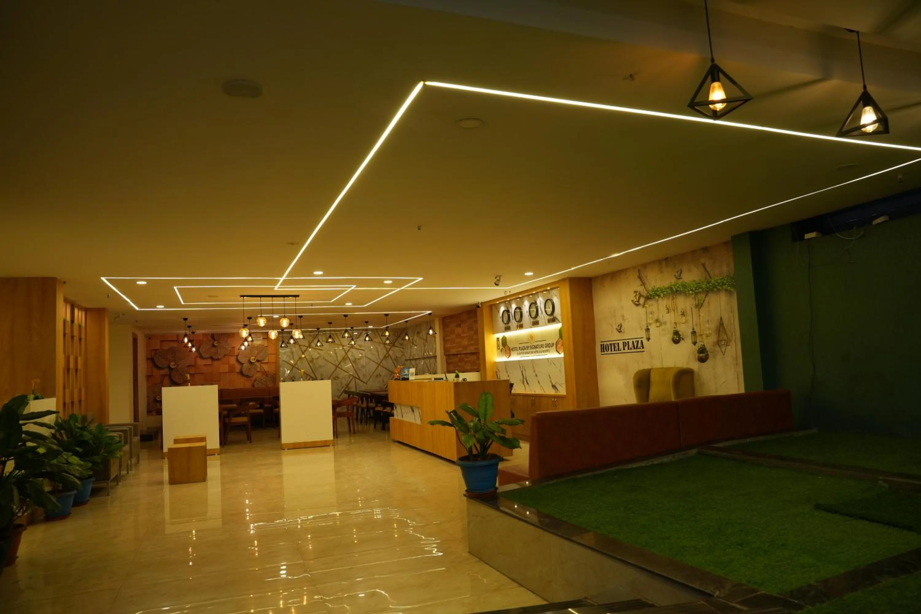 Lobby or reception in Hotel Plaza Hyderabad Airport Zone
