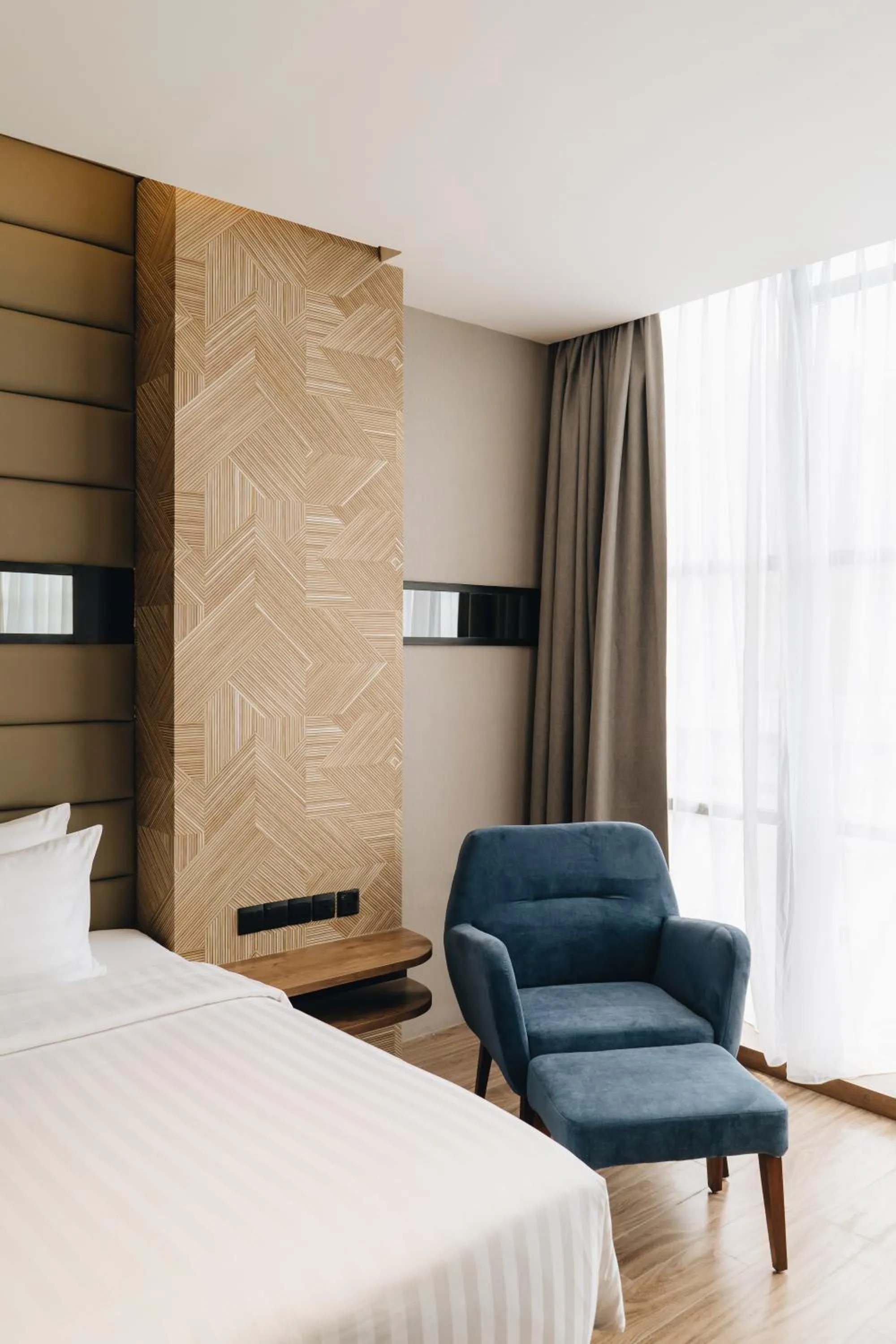 Seating area, Bed in Grand Central Premier