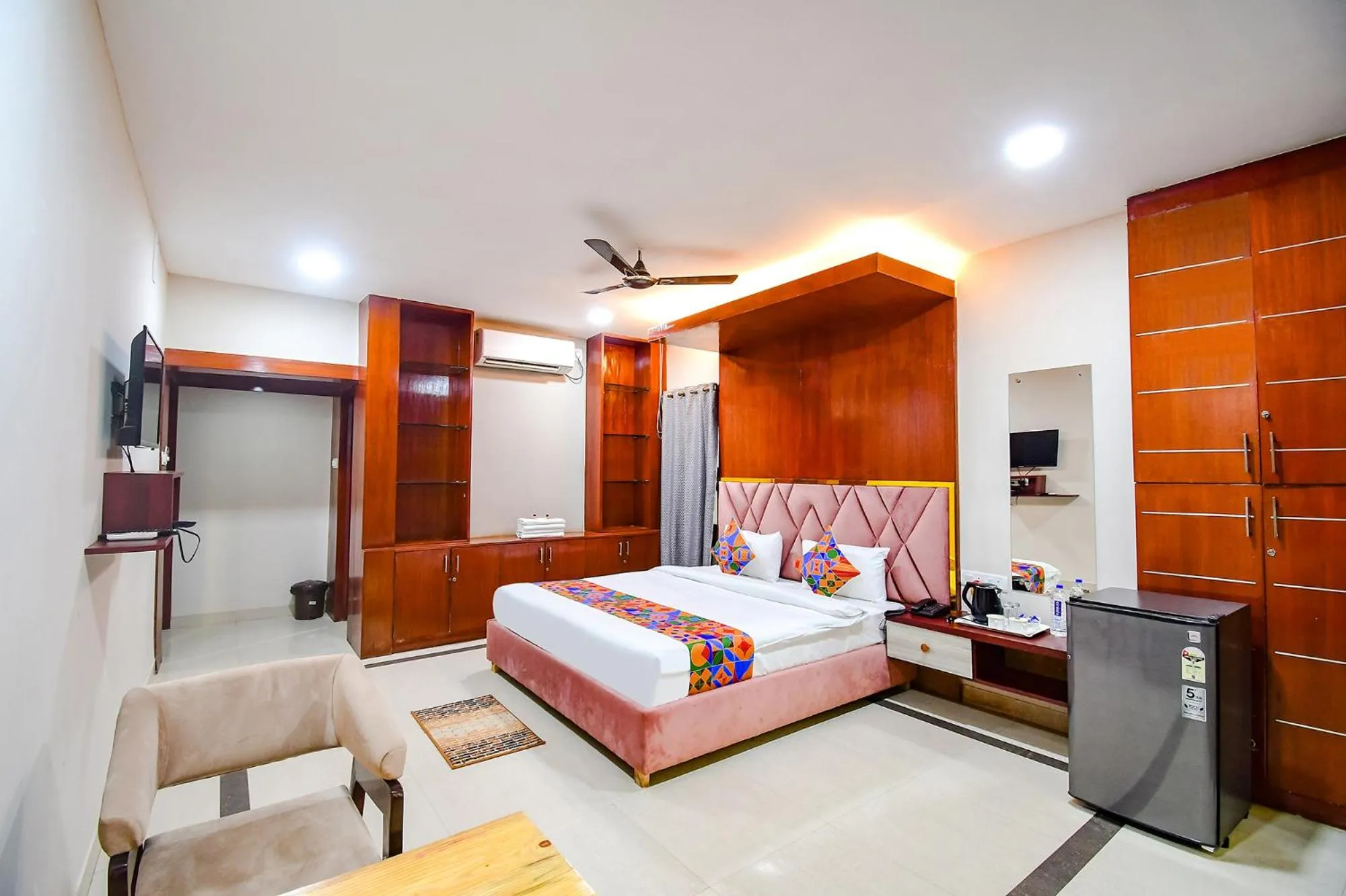 Communal lounge/ TV room, Bed in FabHotel Greenland Grand - Nr Kalinga Stadium
