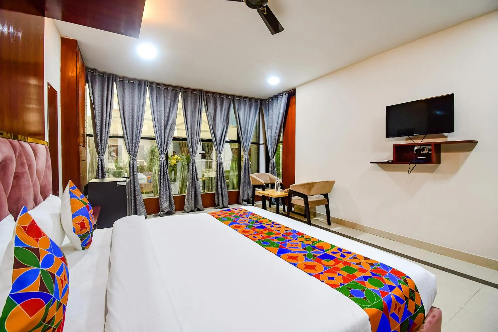 Communal lounge/ TV room, Bed in FabHotel Greenland Grand - Nr Kalinga Stadium