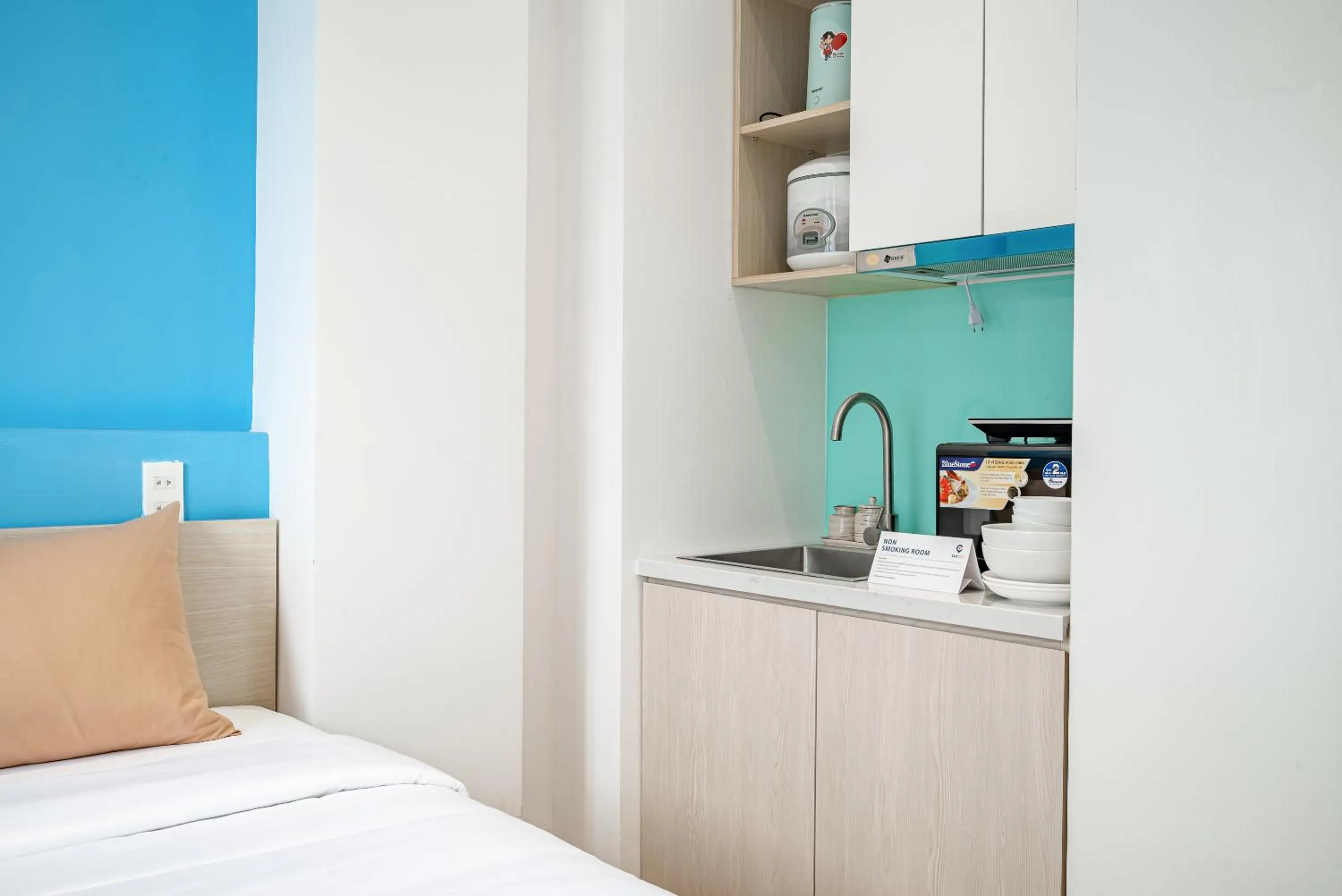 Kitchen or kitchenette, Bed in Cozrum Homes - Autumn House