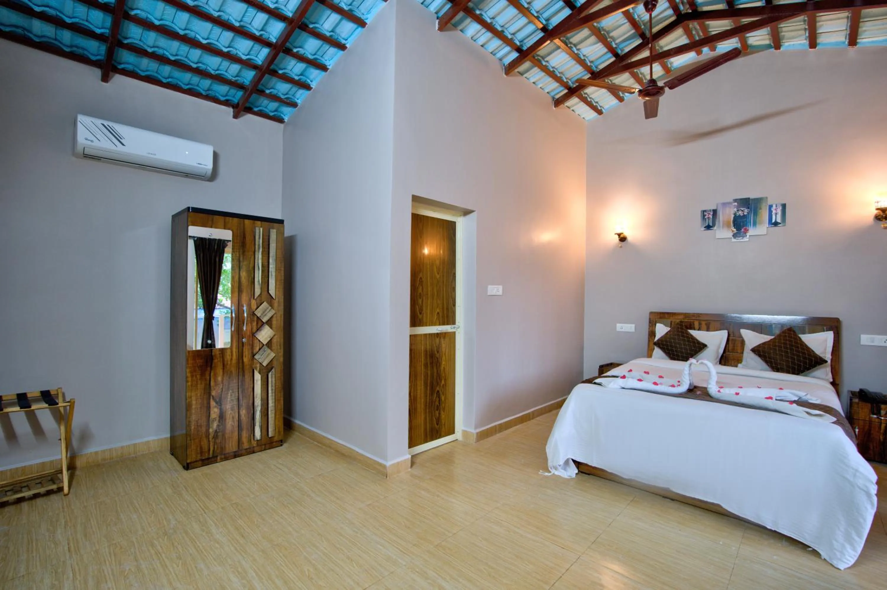 Bed in La Station Resort Vagator