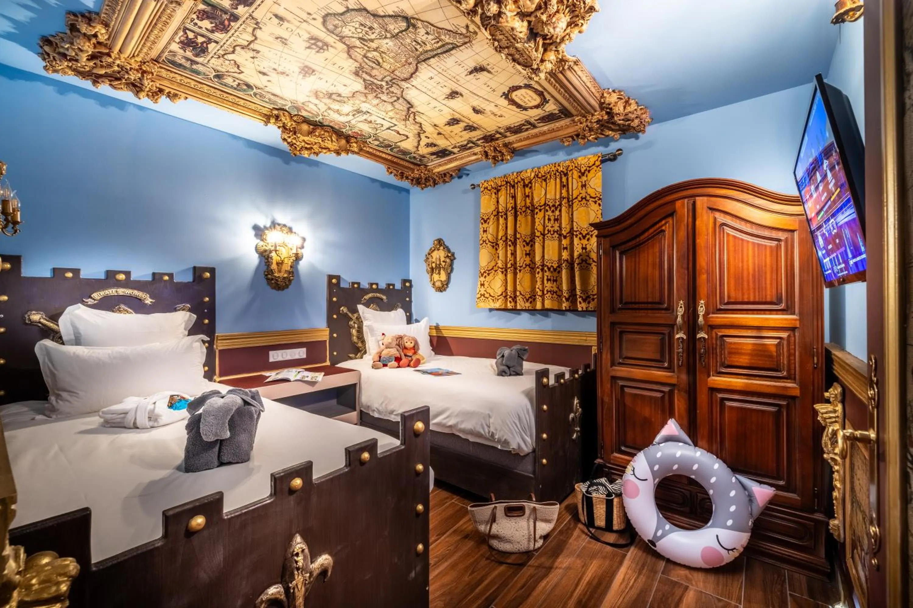 Bed in Hôtel Pirates World