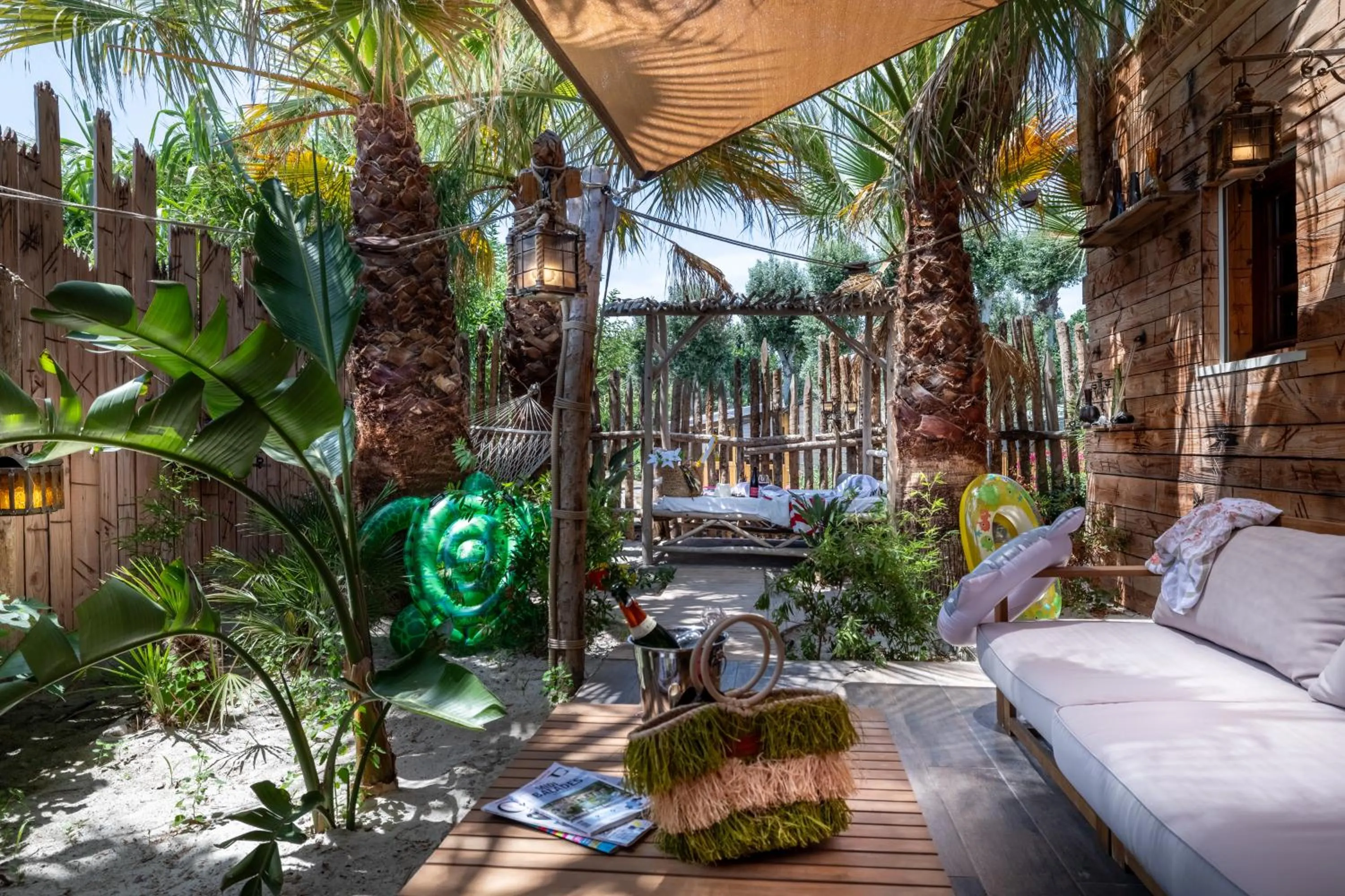 Day in Hôtel Pirates World