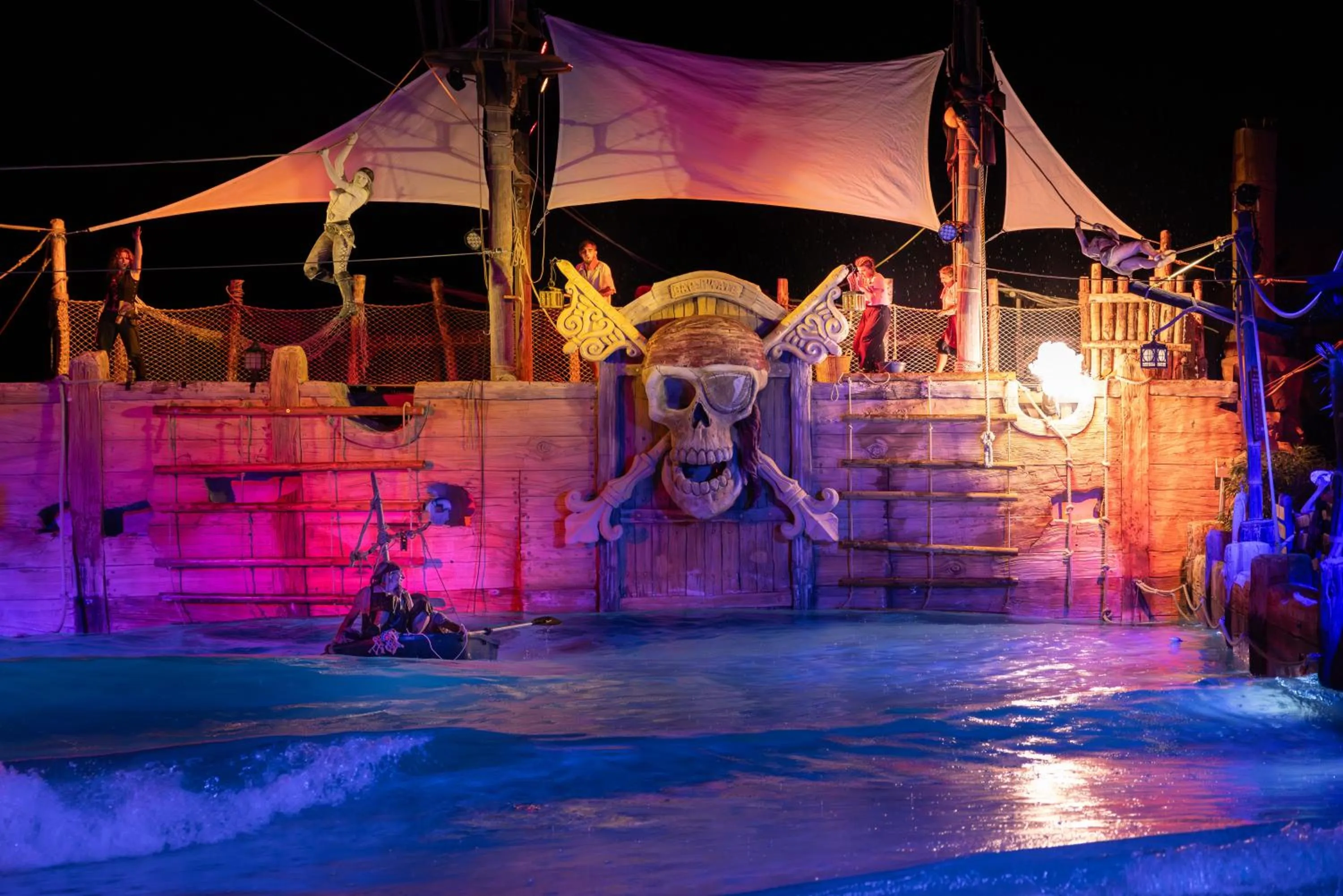 Night in Hôtel Pirates World