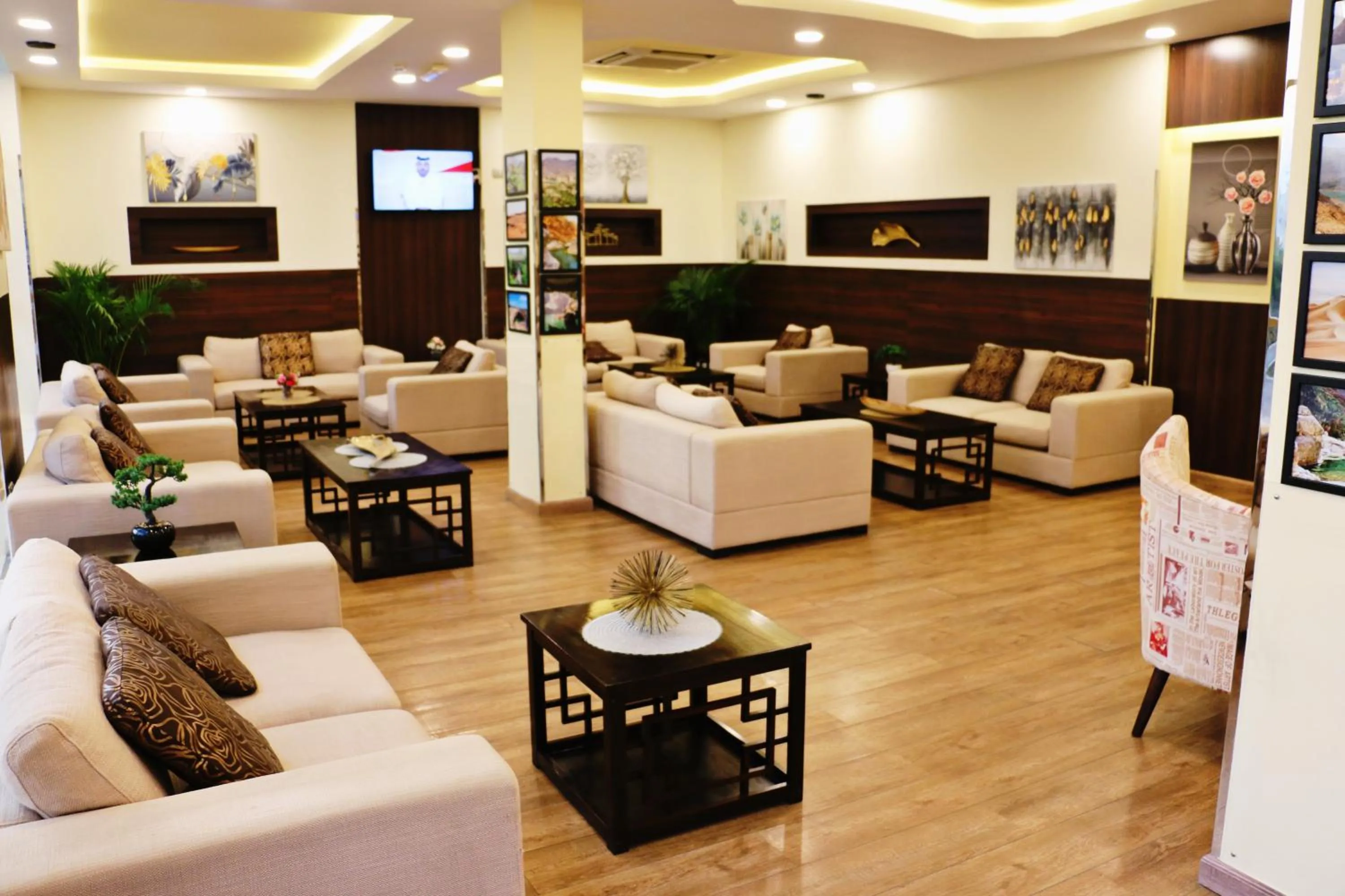 Communal lounge/ TV room in Weekdays Hotel