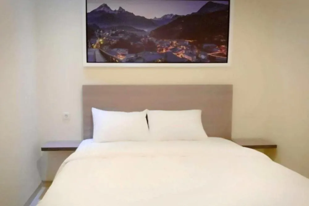 Bed in Twospaces Living at Maximus inn