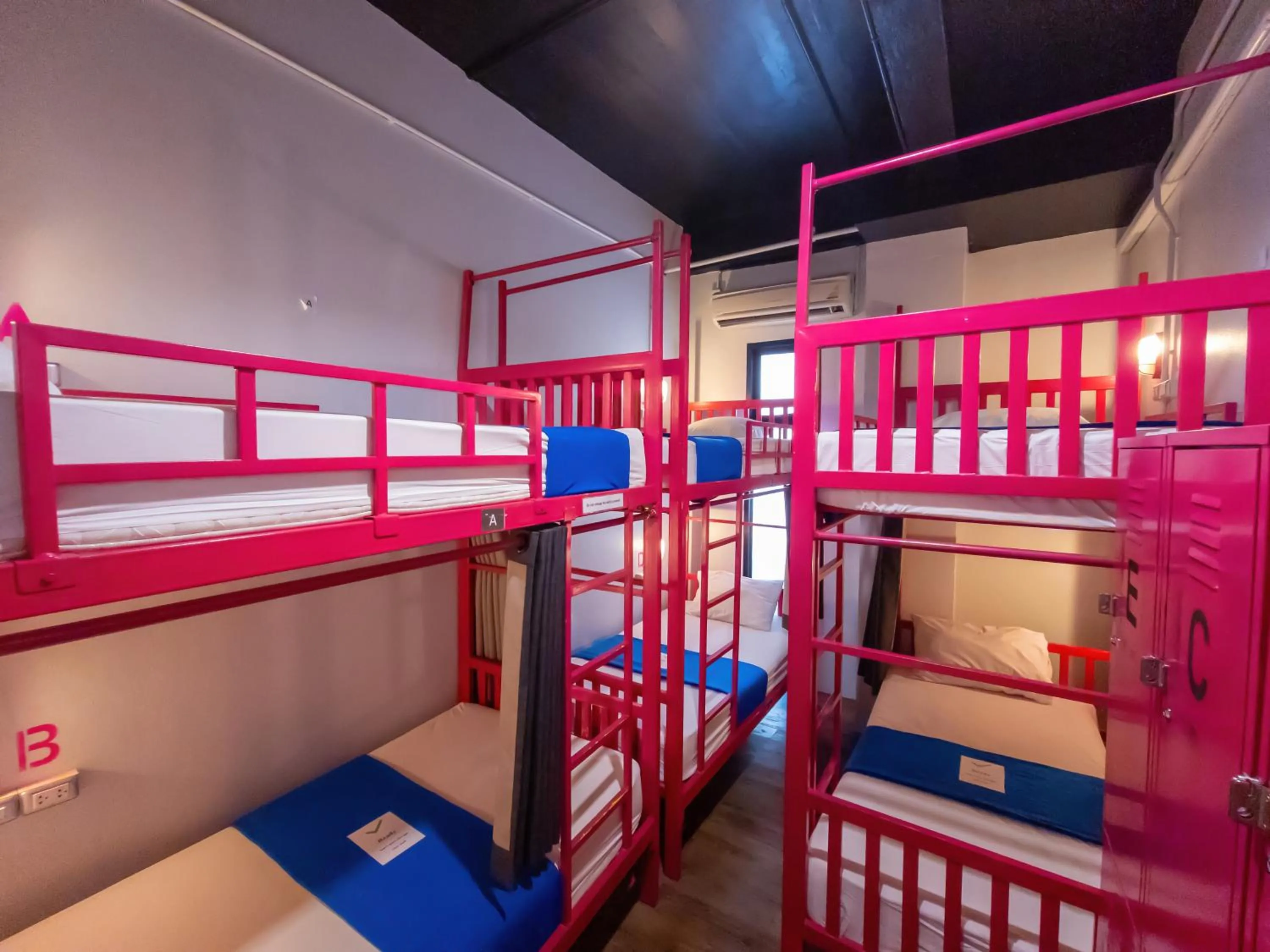 Bed in Slumber Surf Phuket Kata