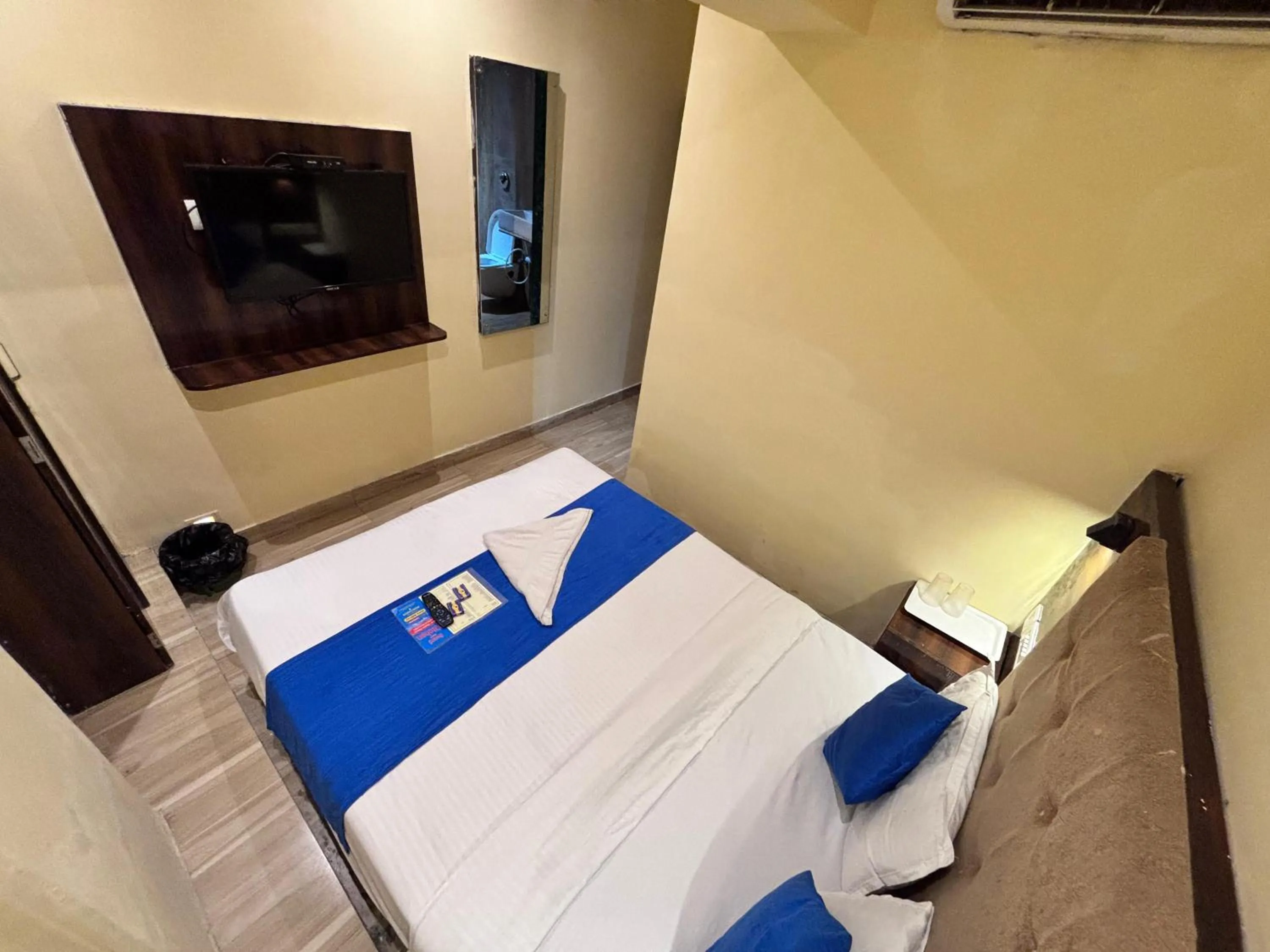 Bedroom, Bed in HOTEL SIGNATURE INN