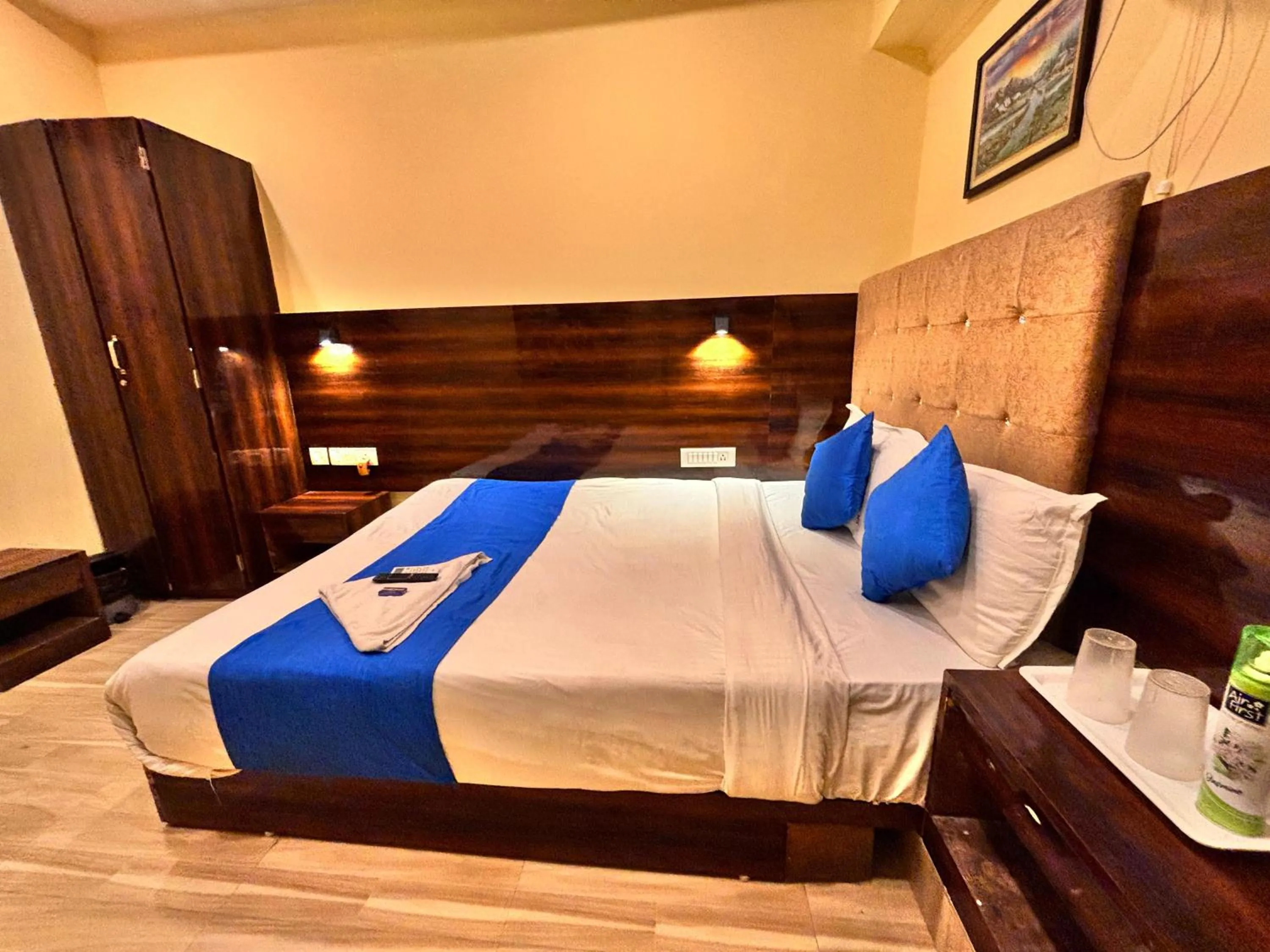 Bedroom, Bed in HOTEL SIGNATURE INN