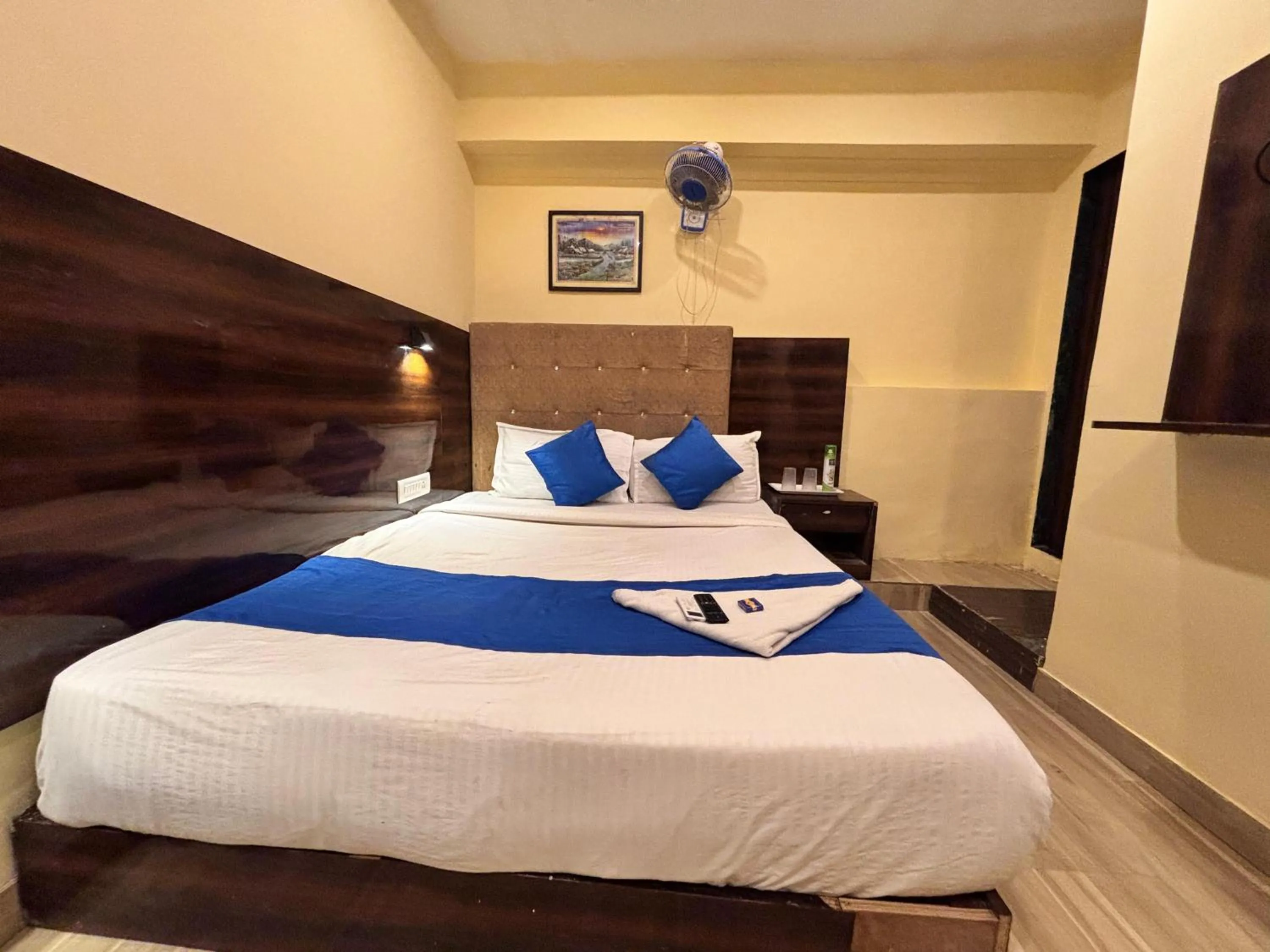 Bedroom, Bed in HOTEL SIGNATURE INN