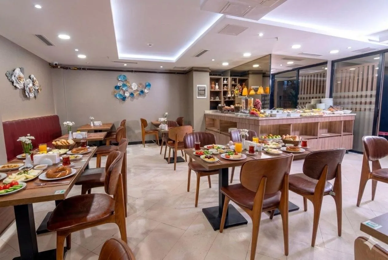 Restaurant/places to eat in The Omiya Hotel