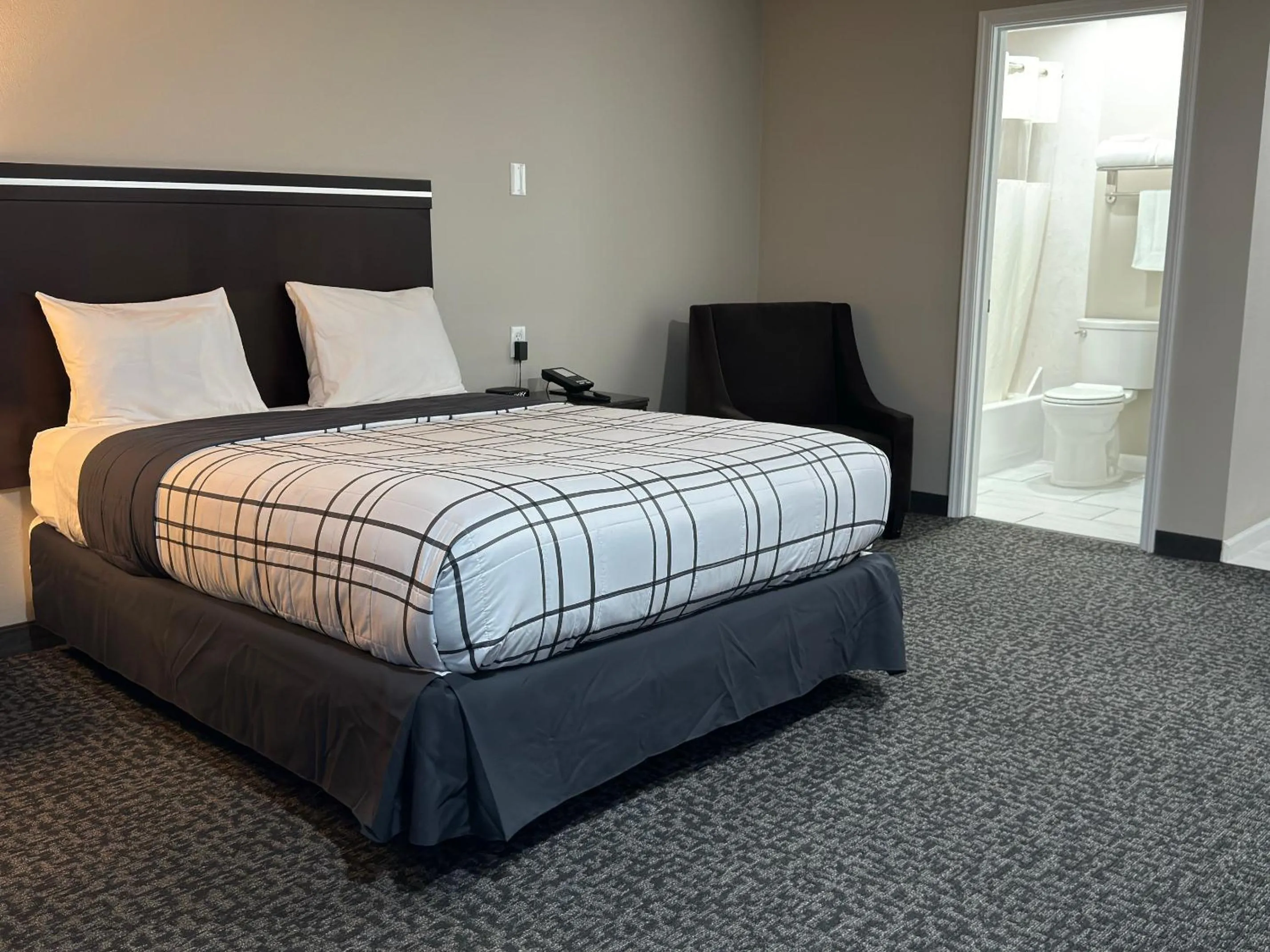 Bed in Royal Inn Eugene- Airport