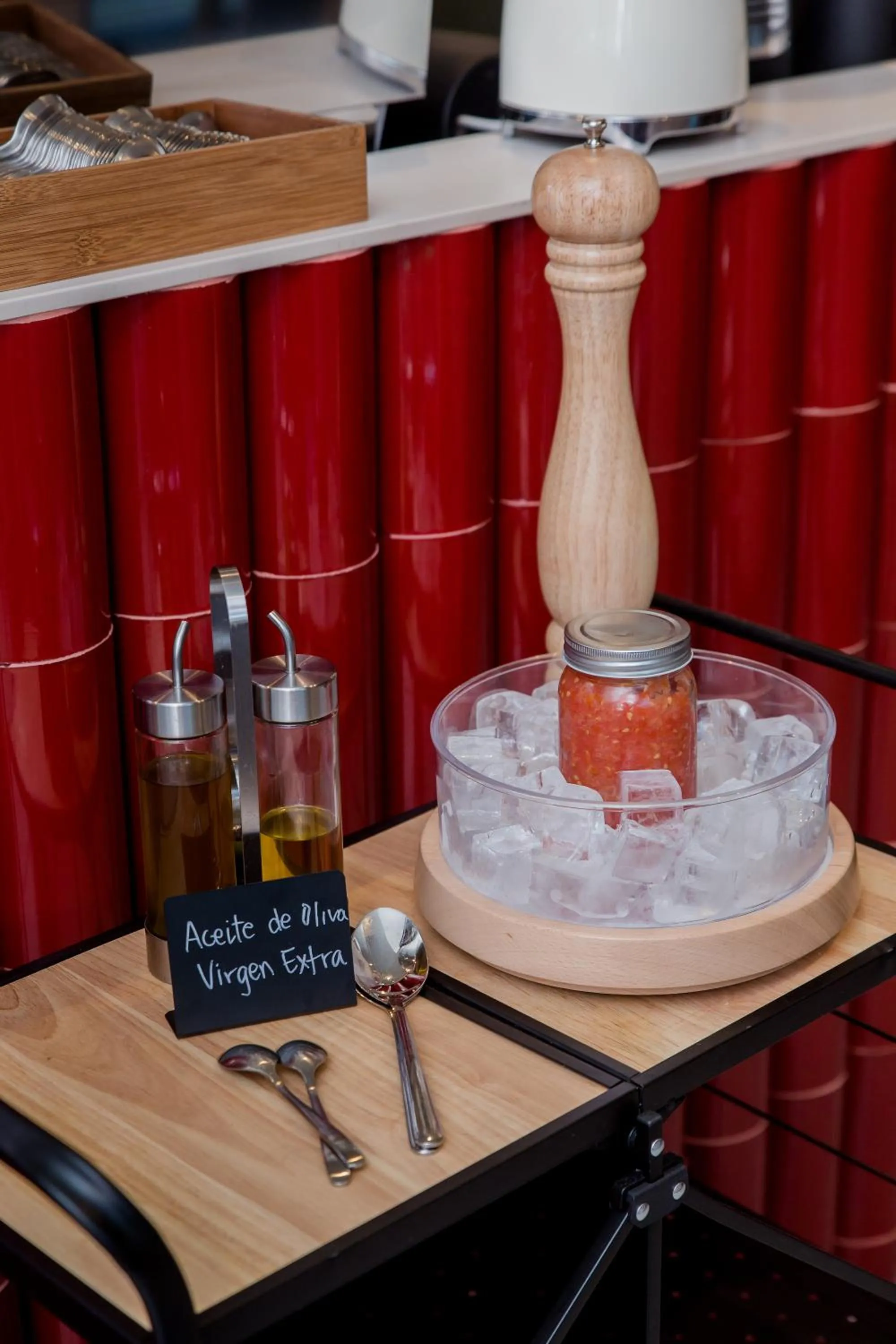 Restaurant/places to eat in LATROUPE Prado Hostel