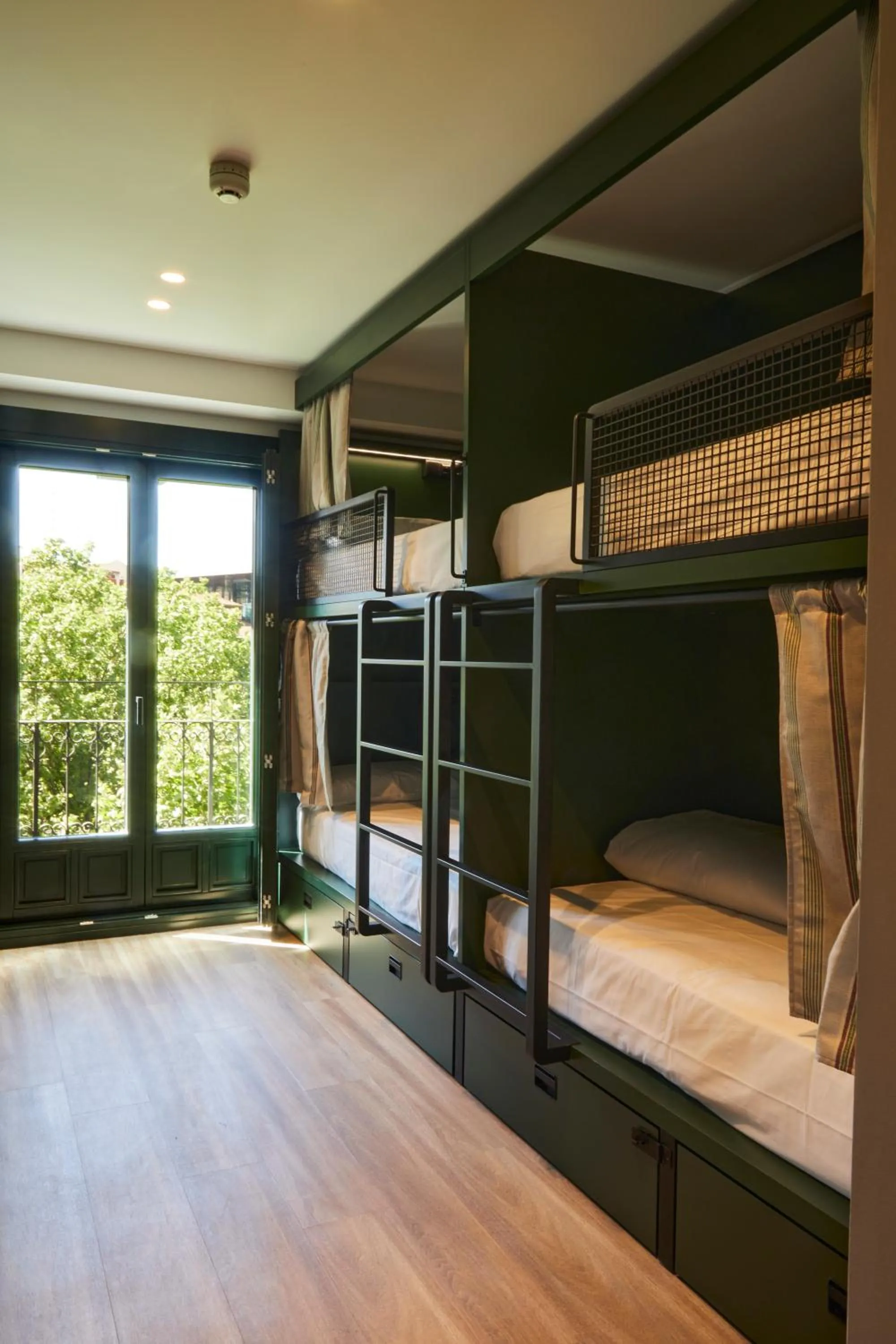 Bed in LATROUPE Prado Hostel