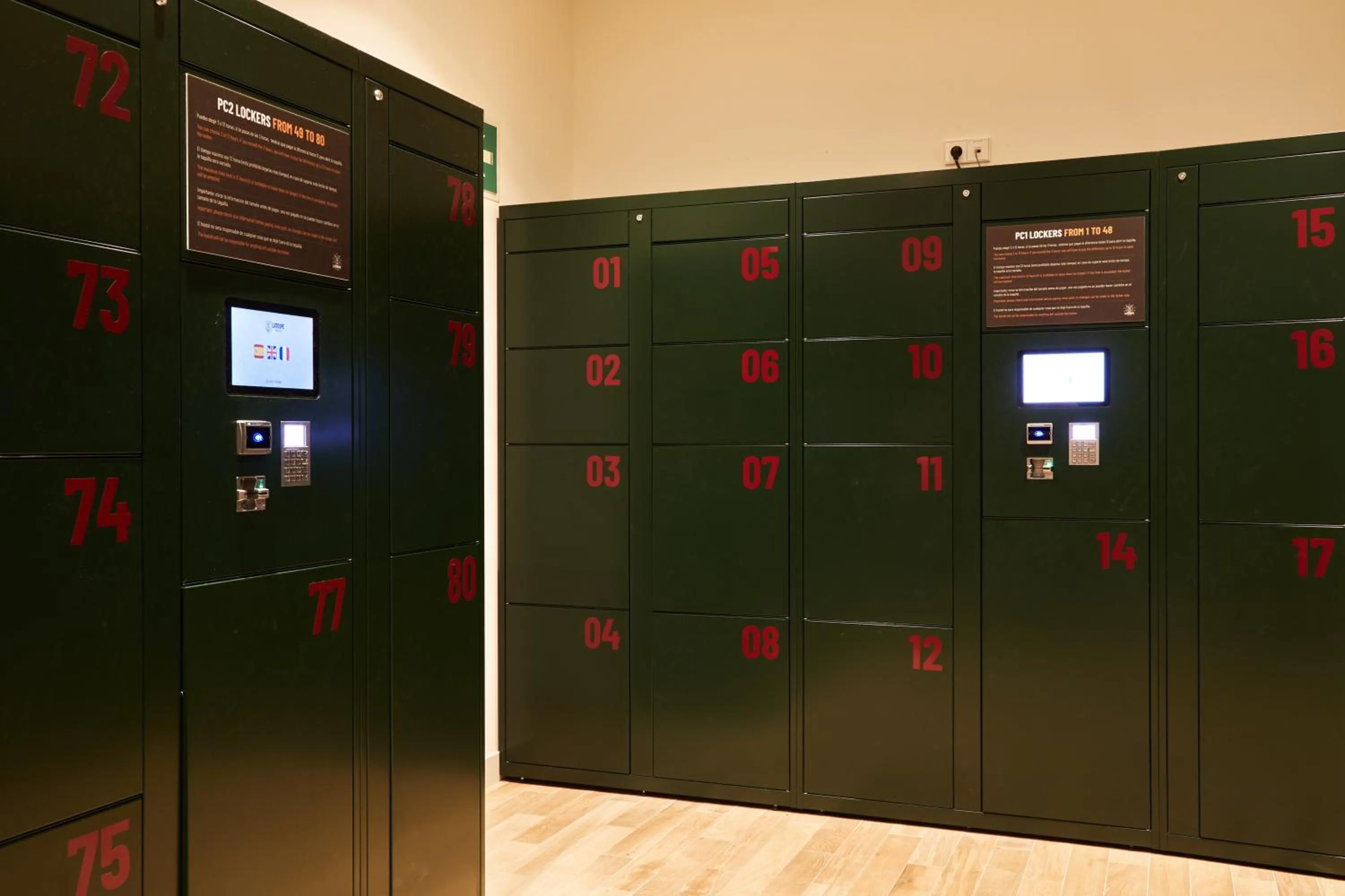 microwave in LATROUPE Prado Hostel