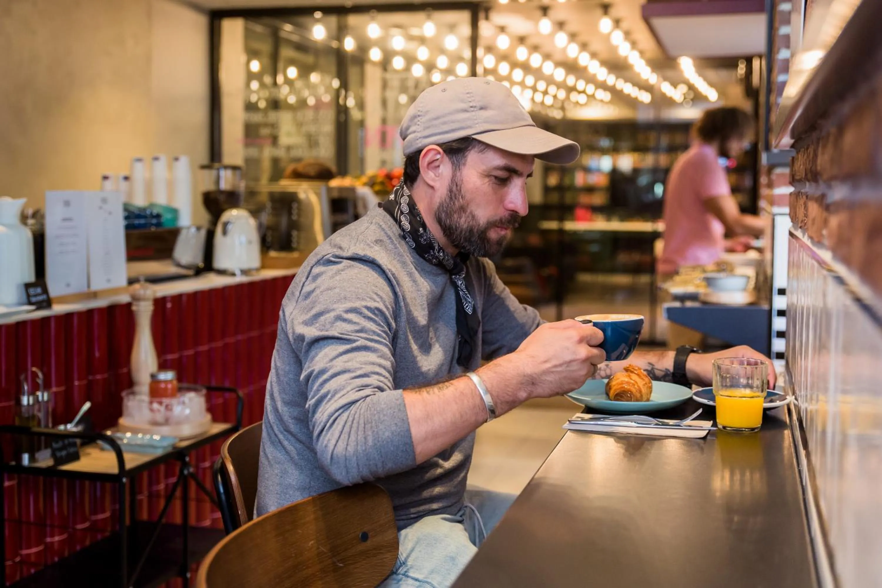 Restaurant/places to eat in LATROUPE Prado Hostel