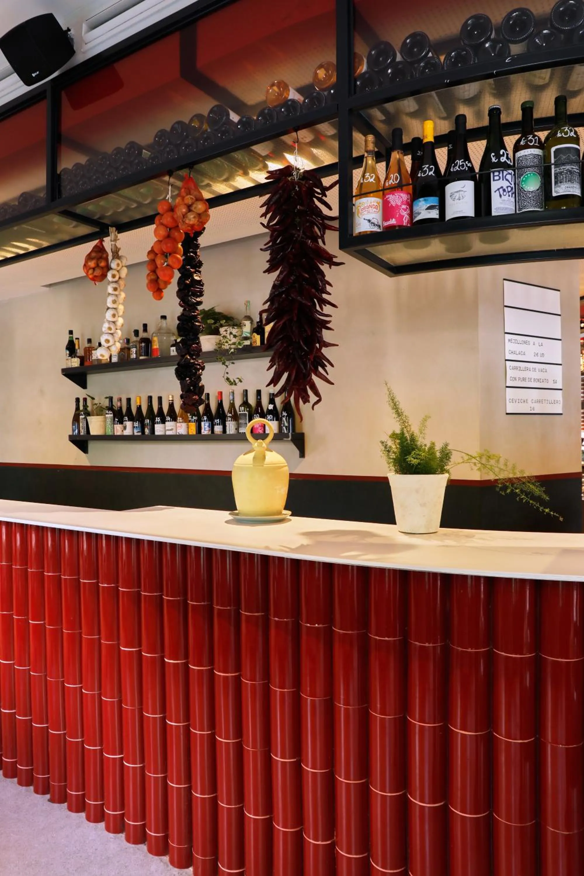 Restaurant/places to eat in LATROUPE Prado Hostel