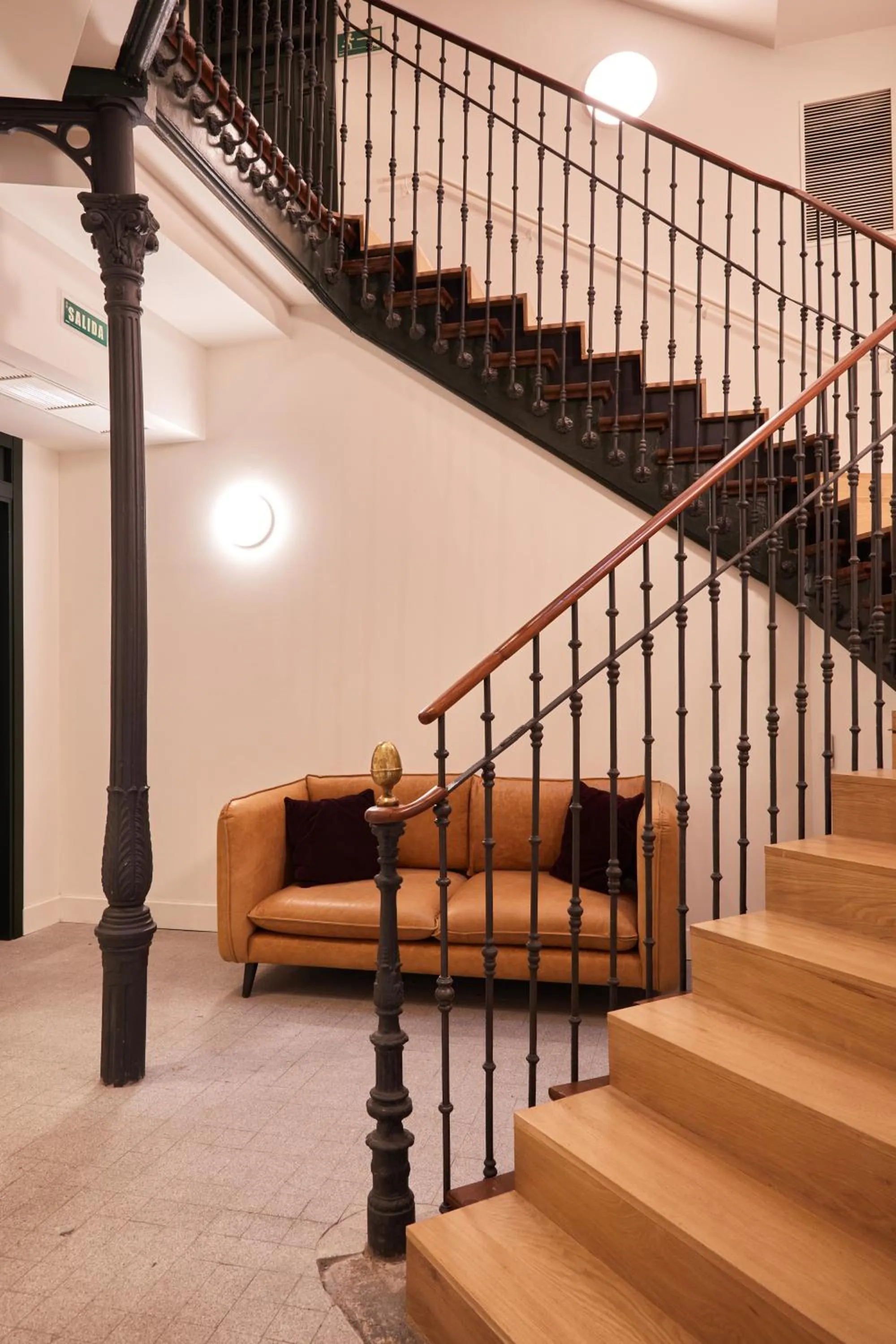 Seating area in LATROUPE Prado Hostel