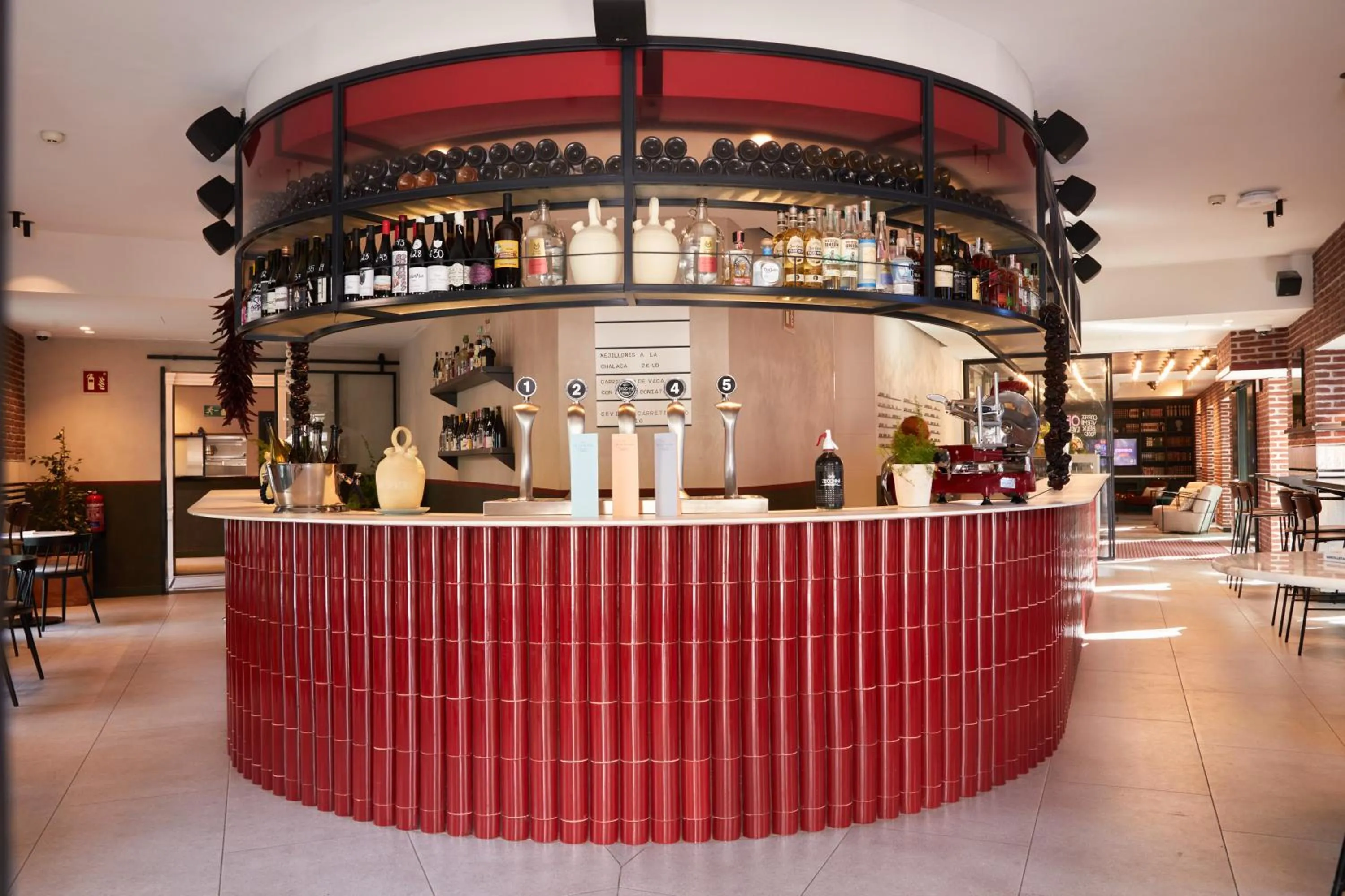 Restaurant/places to eat in LATROUPE Prado Hostel