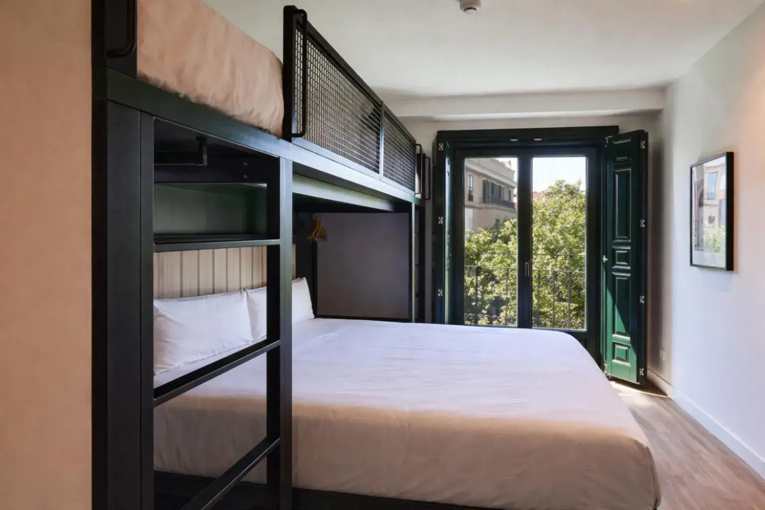 Family Room for 4 Double in LATROUPE Prado Family Room for 4 Double in LATROUPE Prado