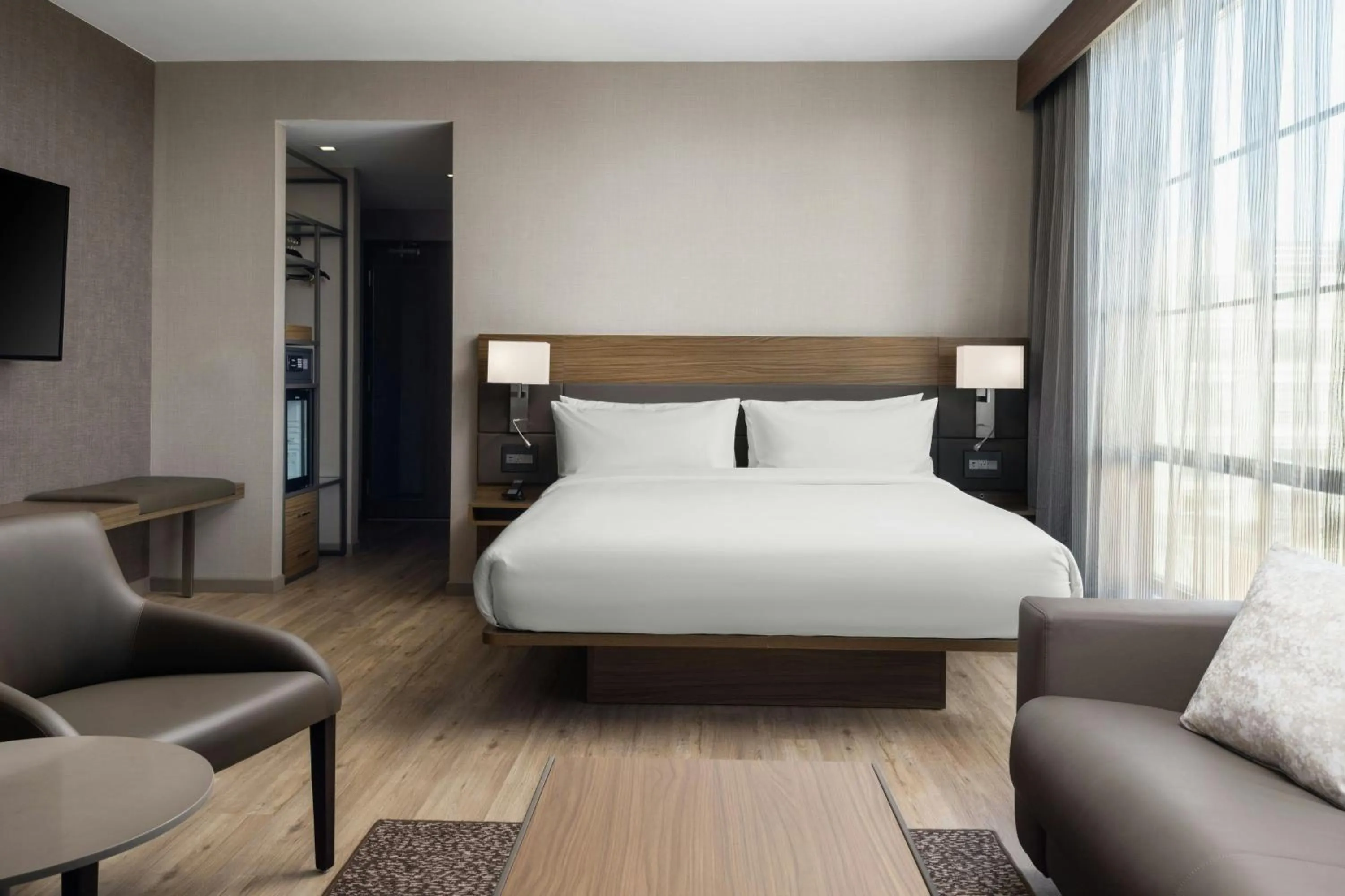 Photo of the whole room, Bed in AC Hotel by Marriott Dayton