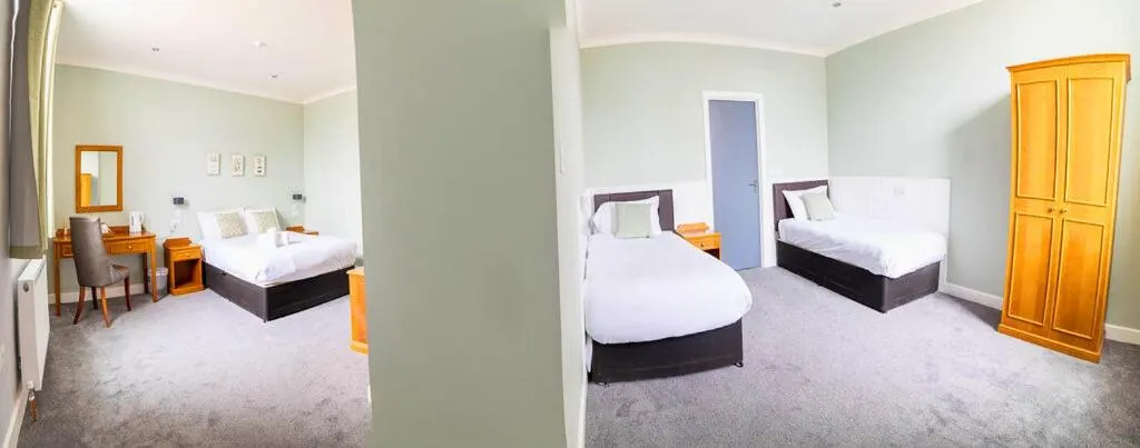 Photo of the whole room, Bed in The Windmill Hotel