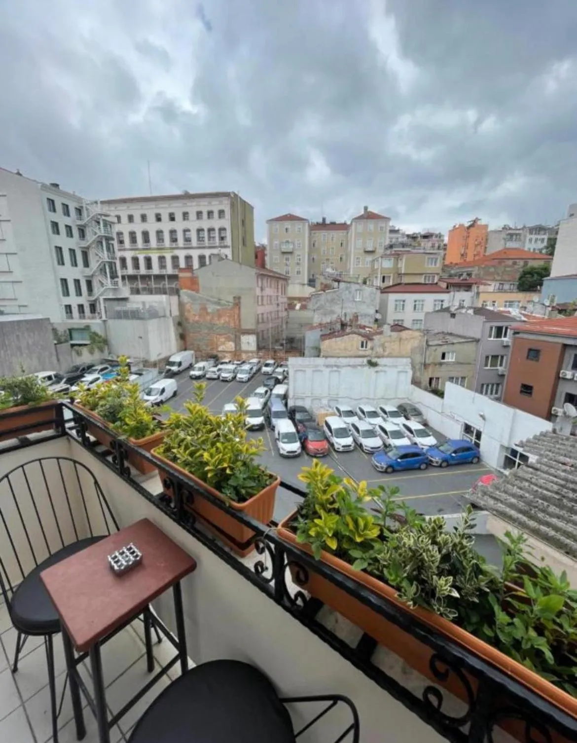 Quiet street view in Elegance Aparts Cihangir