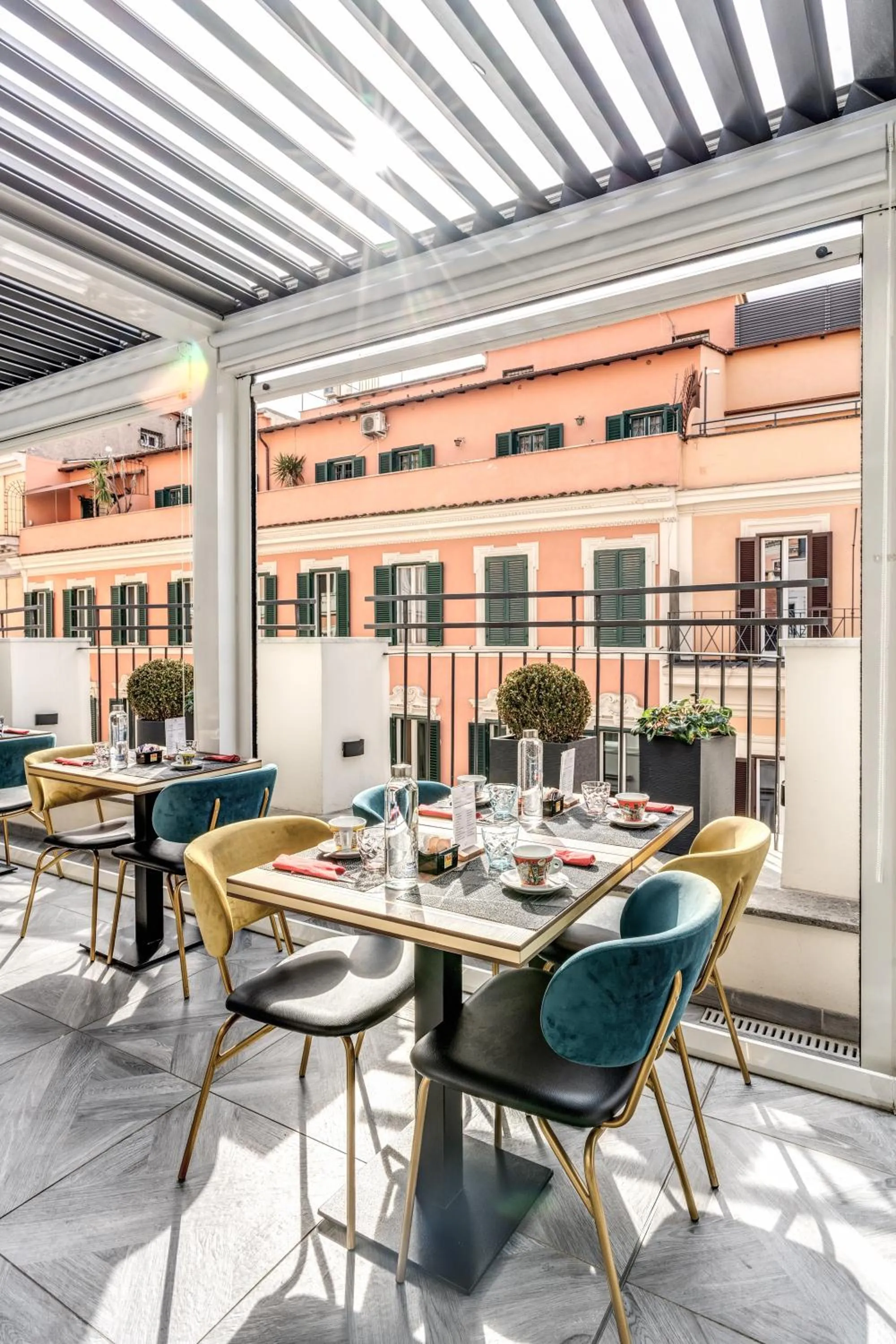 Restaurant/places to eat in CC Palace Hotel