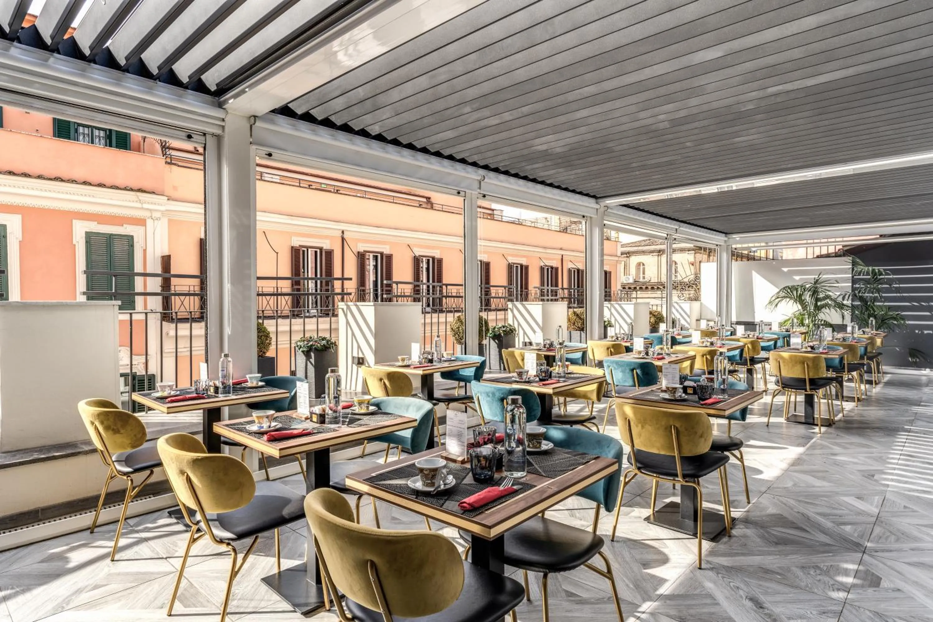 Restaurant/places to eat in CC Palace Hotel