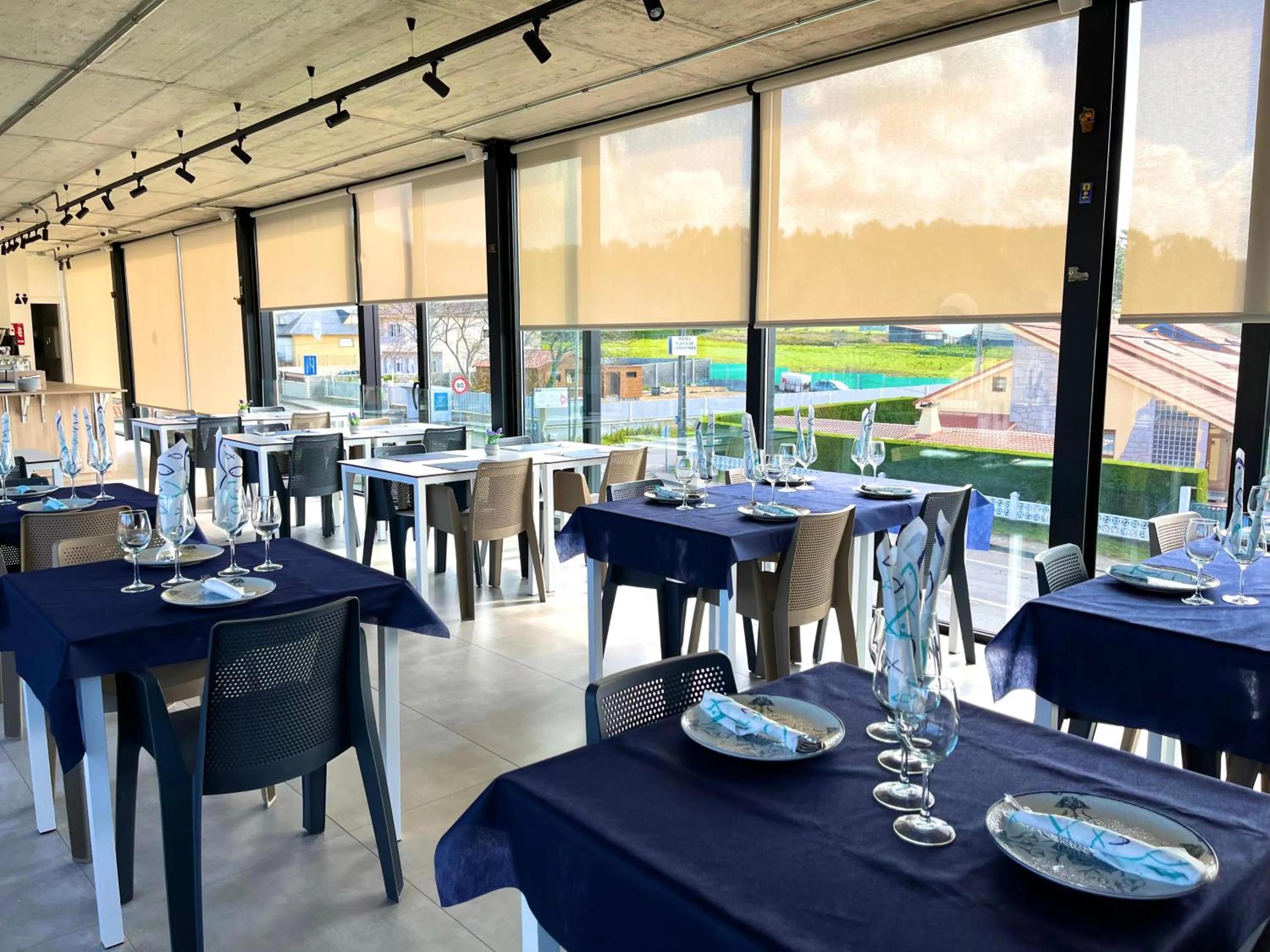 Restaurant/places to eat in Hospedium Hotel Devalar Do Mar