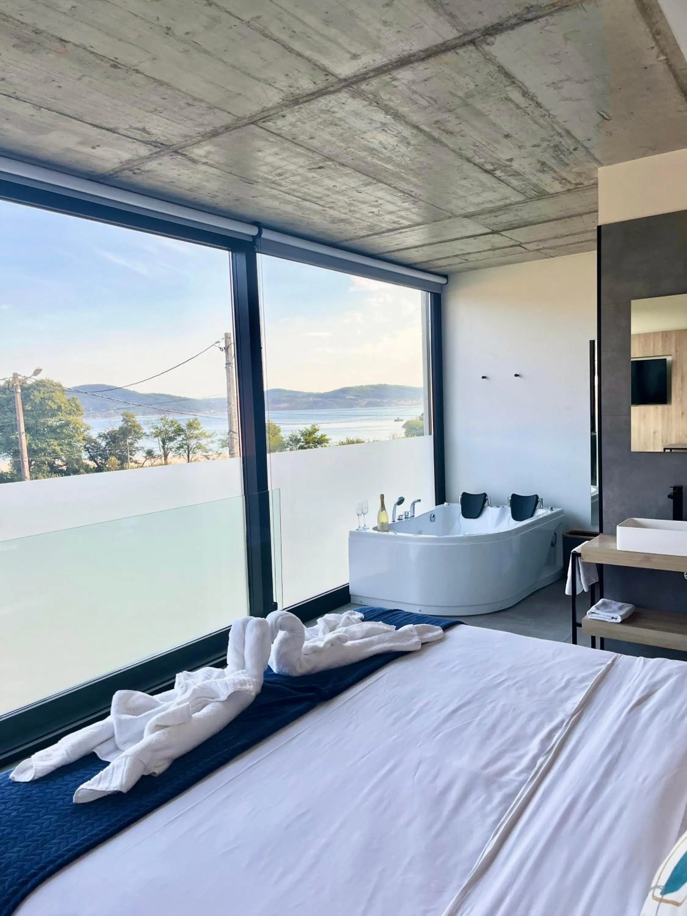 Sea view, Bed in Hospedium Hotel Devalar Do Mar