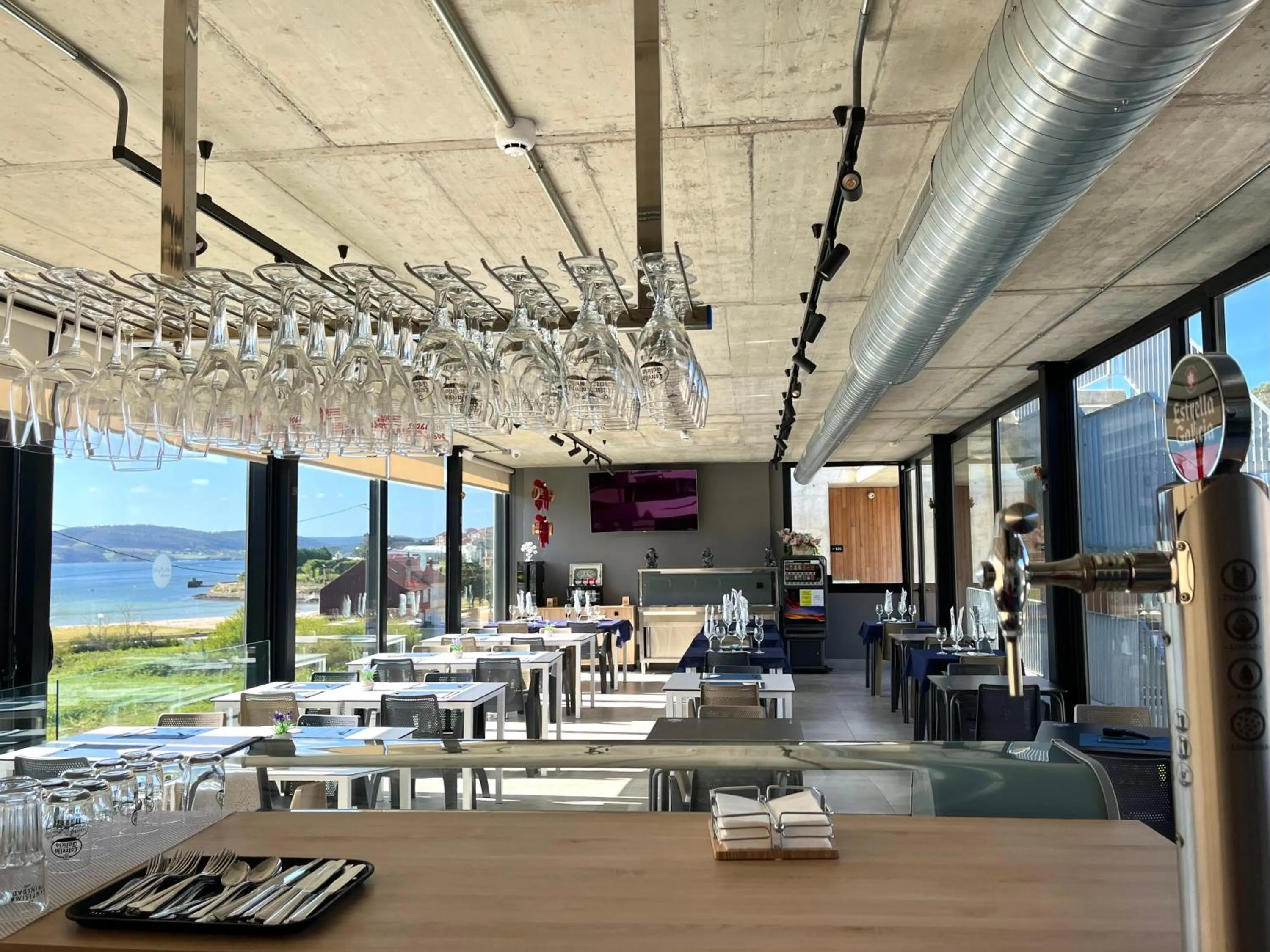 Restaurant/places to eat in Hospedium Hotel Devalar Do Mar